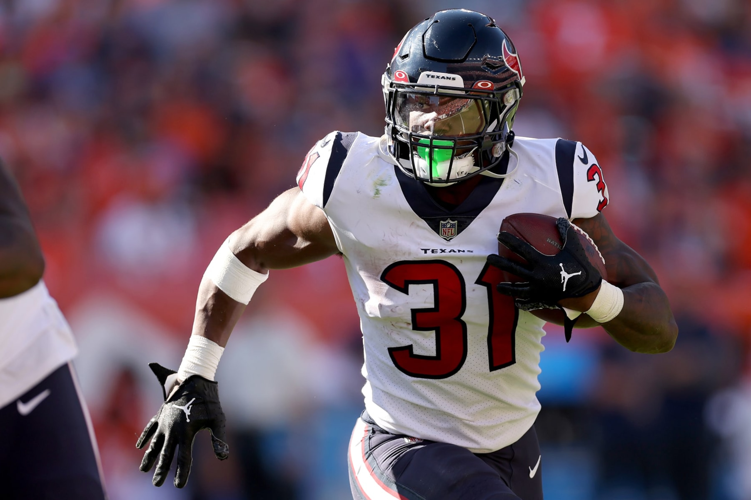 DENVER, COLORADO - SEPTEMBER 18: Dameon Pierce #31 of the Houston Texans carries the ball against the Denver Broncos at Empower Field At Mile High on September 18, 2022 in Denver, Colorado. (Photo by Matthew Stockman/Getty Images)