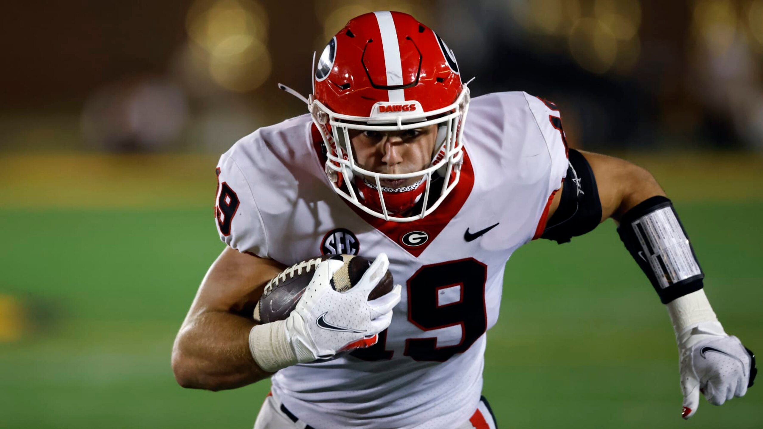 Georgia tight end Brock Bowers during an NCAA football game on Saturday, Oct. 1, 2022 in Columbia, Mo.(AP Photo/Colin E. Braley) Georgia tight end Brock Bowers during an NCAA football game on Saturday, Oct. 1, 2022 in Columbia, Mo.(AP Photo/Colin E. Braley)