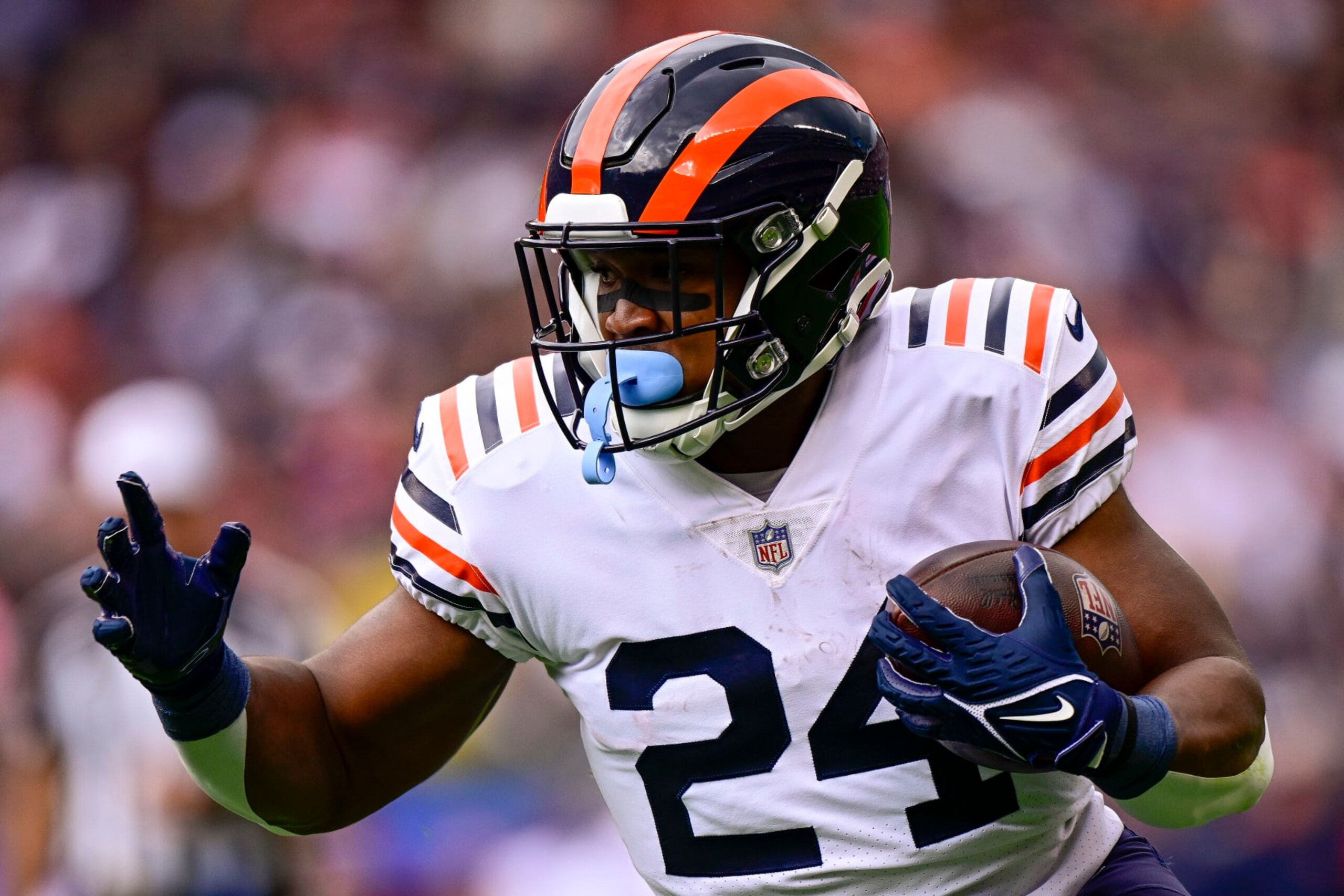 CHICAGO, ILLINOIS - SEPTEMBER 25: Running back Khalil Herbert #24 of the Chicago Bears runs for a touchdown during the first quarter at Soldier Field on September 25, 2022 in Chicago, Illinois. (Photo by Quinn Harris/Getty Images)