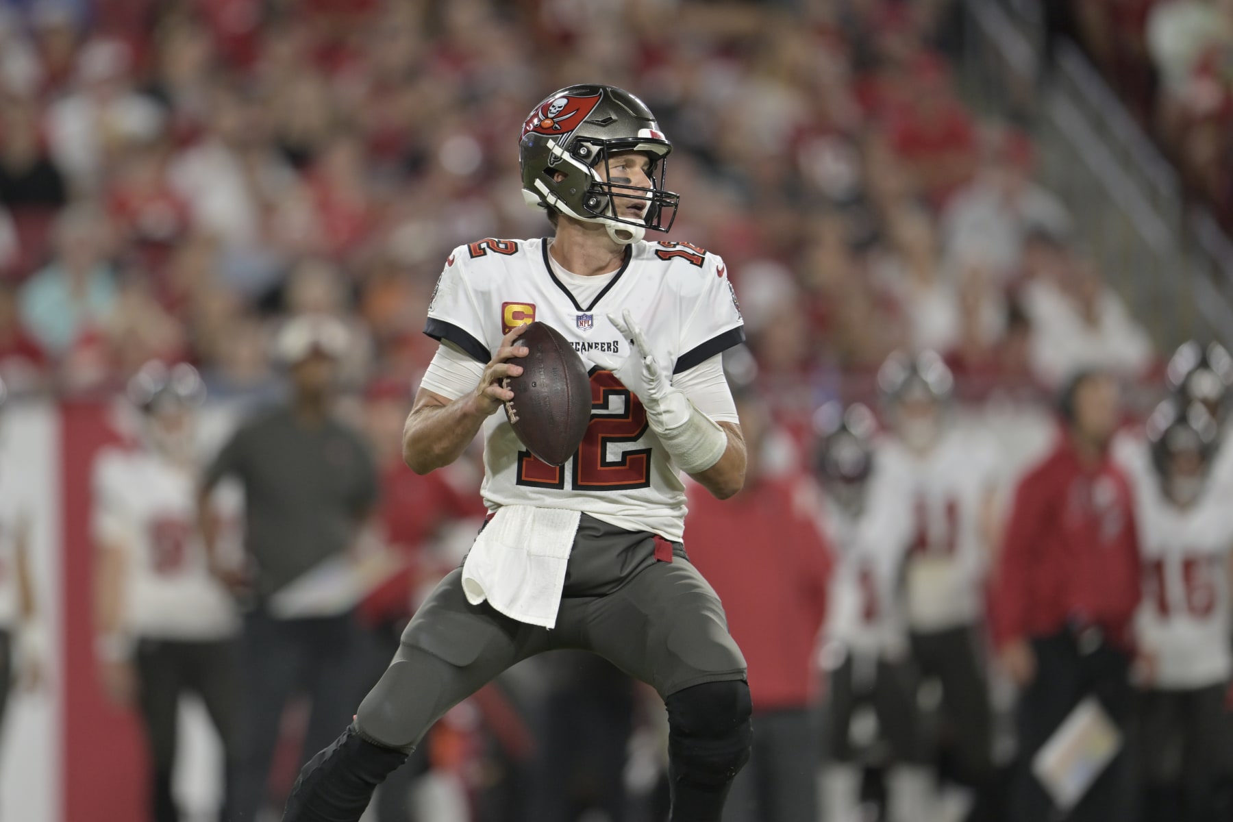 TAMPA, FL - OCTOBER 02: Tampa Bay Buccaneers Quarterback Tom Brady (12) in the pocket during a game between the Kansas City Chiefs and the Tampa Bay Buccaneers on October 02, 2022, at Raymond James Stadium in Tampa, FL. (Photo by Roy K. Miller/Icon Sportswire via Getty Images)