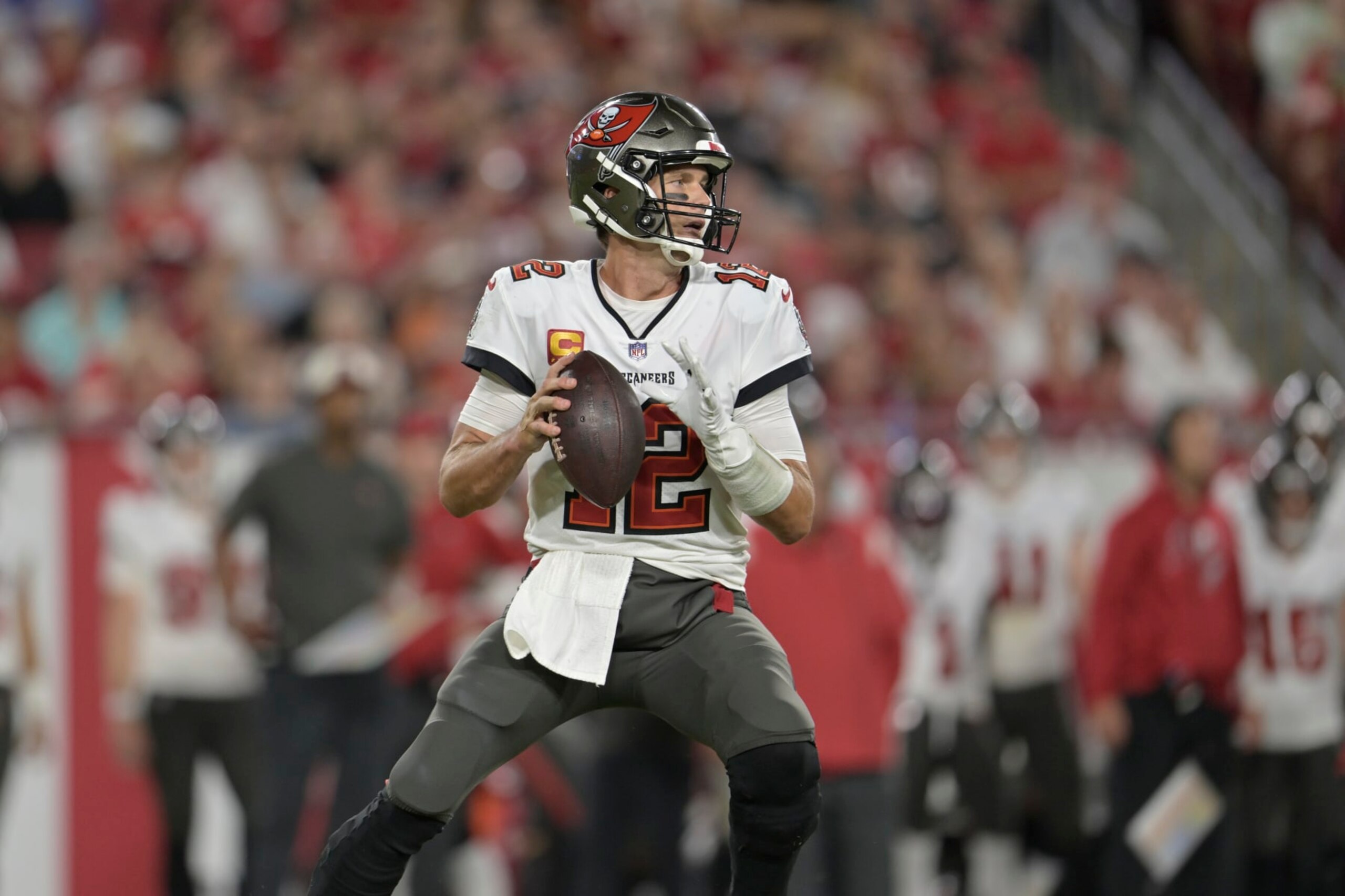 TAMPA, FL - OCTOBER 02: Tampa Bay Buccaneers Quarterback Tom Brady (12) in the pocket during a game between the Kansas City Chiefs and the Tampa Bay Buccaneers on October 02, 2022, at Raymond James Stadium in Tampa, FL. (Photo by Roy K. Miller/Icon Sportswire via Getty Images) TAMPA, FL - OCTOBER 02: Tampa Bay Buccaneers Quarterback Tom Brady (12) in the pocket during a game between the Kansas City Chiefs and the Tampa Bay Buccaneers on October 02, 2022, at Raymond James Stadium in Tampa, FL. (Photo by Roy K. Miller/Icon Sportswire via Getty Images)