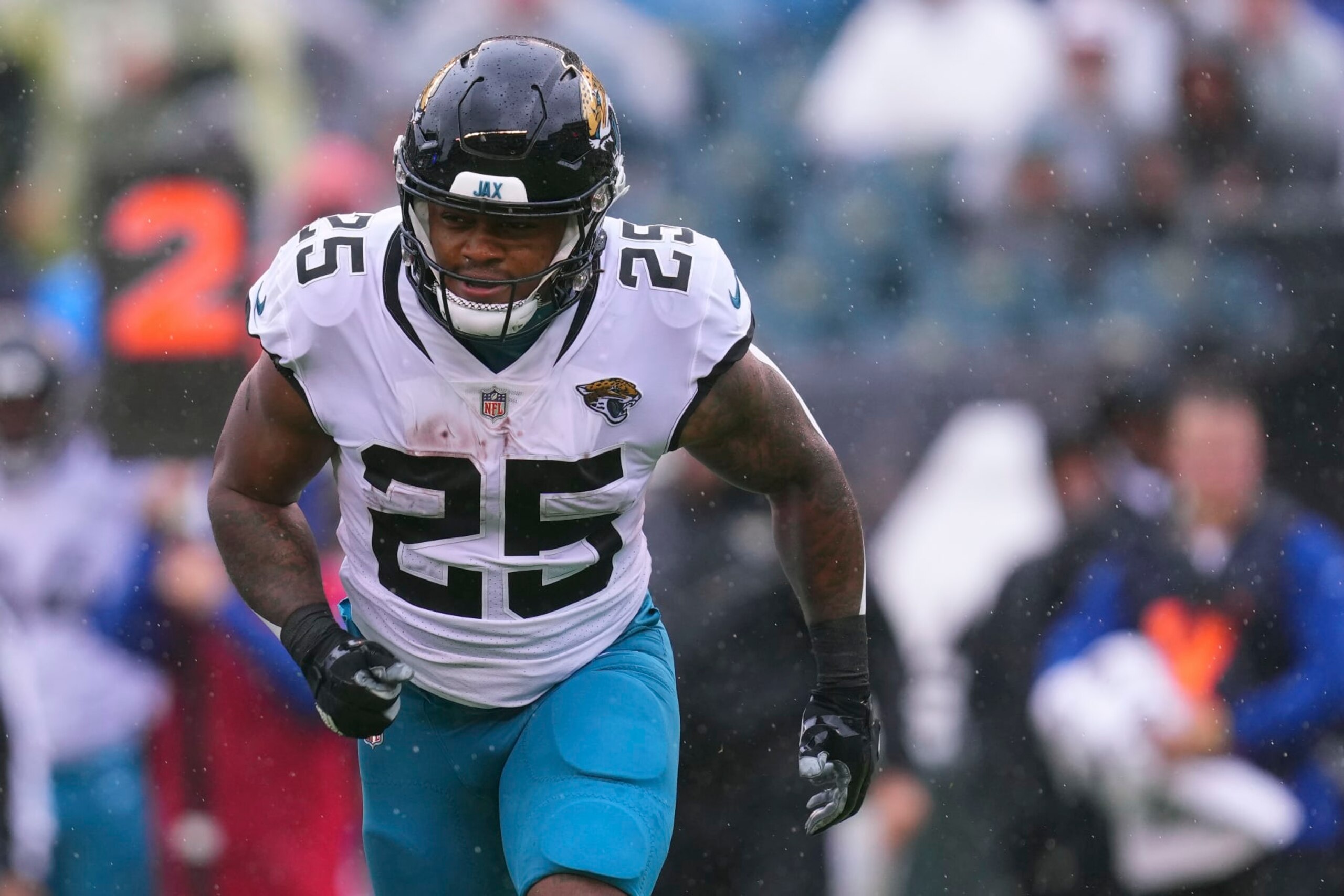 PHILADELPHIA, PA - OCTOBER 02: James Robinson #25 of the Jacksonville Jaguars in action against the Philadelphia Eagles at Lincoln Financial Field on October 2, 2022 in Philadelphia, Pennsylvania. (Photo by Mitchell Leff/Getty Images)