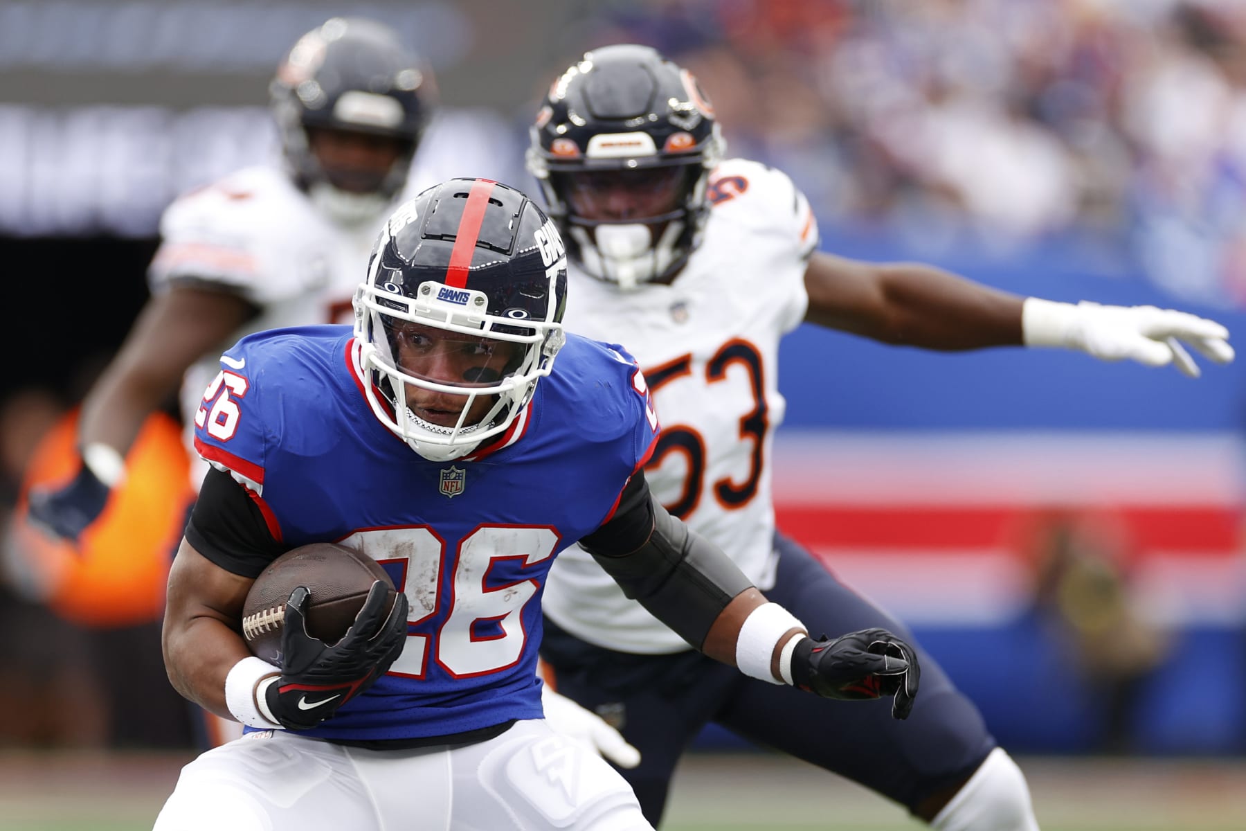 EAST RUTHERFORD, NEW JERSEY - OCTOBER 02: Saquon Barkley #26 of the New York Giants carries the ball in the first half of the game against the Chicago Bears at MetLife Stadium on October 02, 2022 in East Rutherford, New Jersey. (Photo by Sarah Stier/Getty Images)