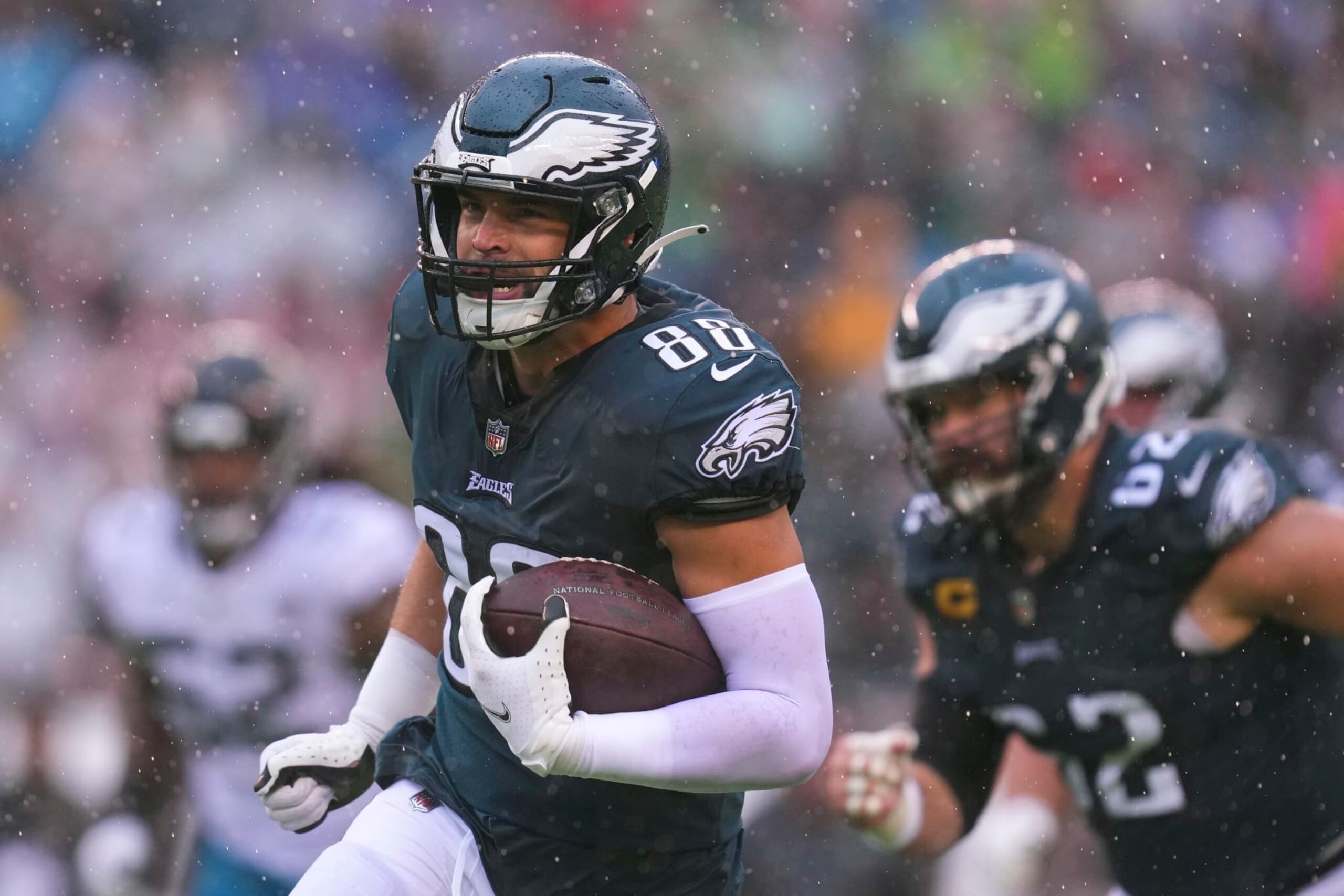 PHILADELPHIA, PA - OCTOBER 02: Dallas Goedert #88 of the Philadelphia Eagles runs with the ball against the Jacksonville Jaguars at Lincoln Financial Field on October 2, 2022 in Philadelphia, Pennsylvania. (Photo by Mitchell Leff/Getty Images)