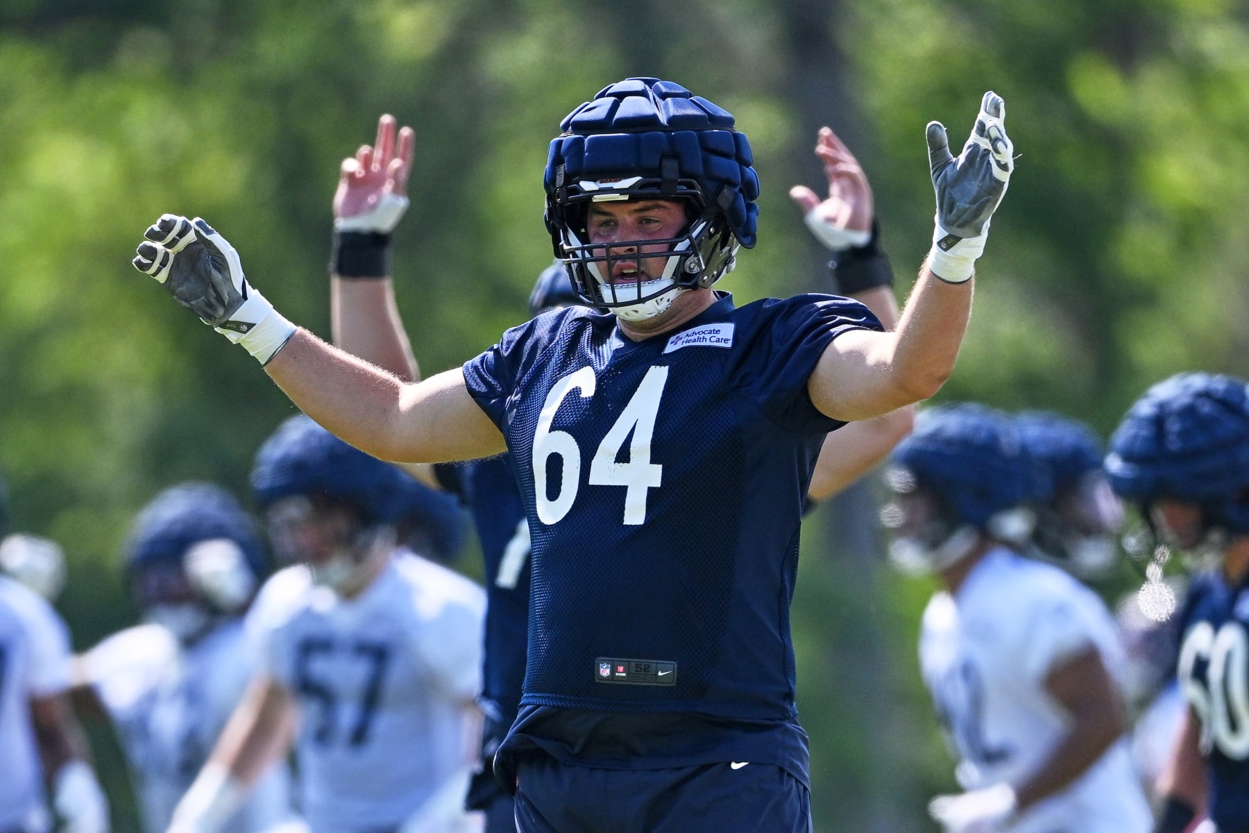LAKE FOREST, IL - JULY 27: Chicago Bears offensive linemen Michael Schofield (64) warms up during the Chicago Bears Training Camp on July 27, 2022 at Halas Hall in Lake Forest, IL. (Photo by Robin Alam/Icon Sportswire via Getty Images)