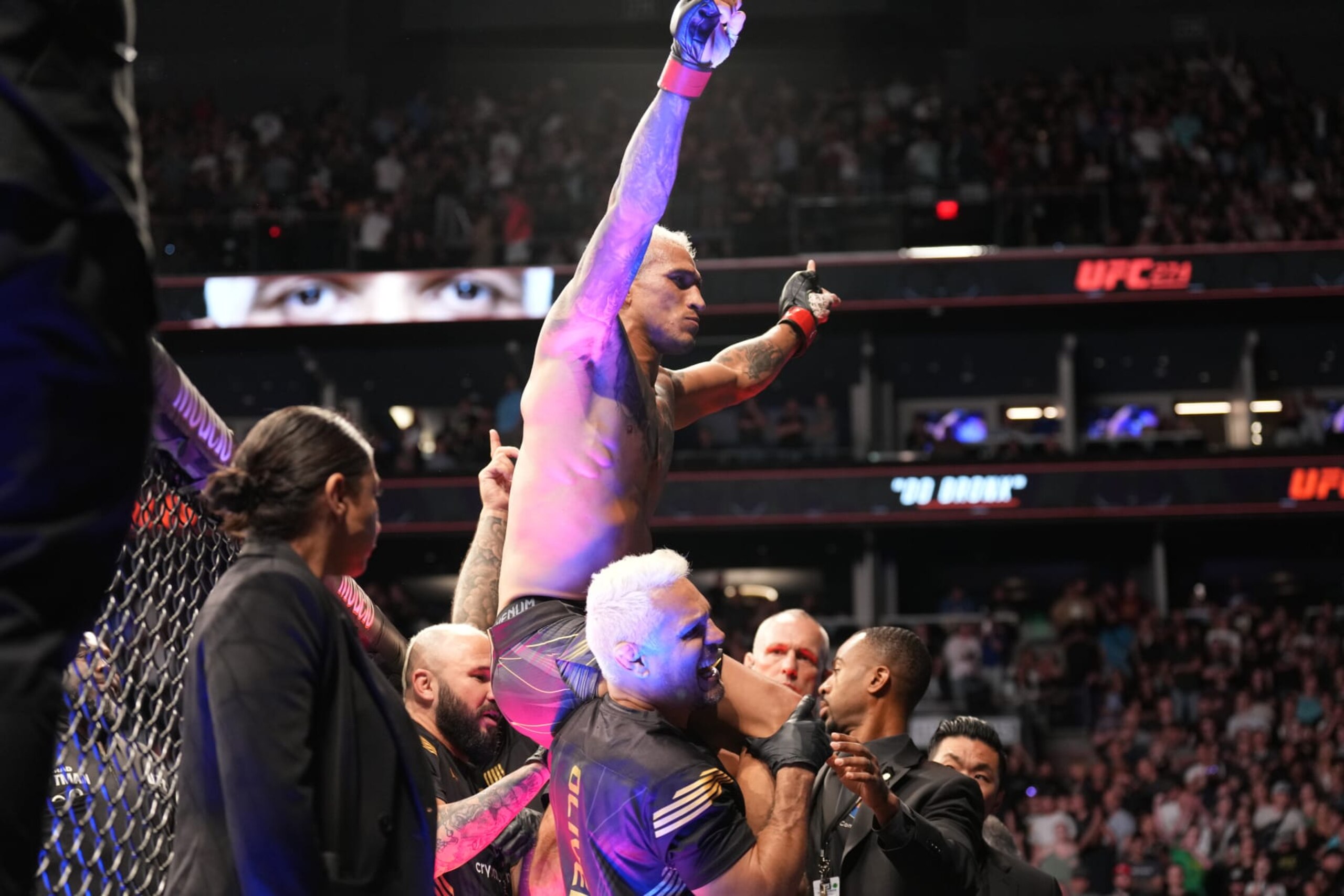 PHOENIX, AZ - MAY 7: Charles Oliveira celebrates his victory over Justin Gaethje in their Lightweight bout during the UFC 274 event at Footprint Center on May 7, 2022, in Phoenix, Arizona. (Photo by Louis Grasse/PxImages/Icon Sportswire via Getty Images) PHOENIX, AZ - MAY 7: Charles Oliveira celebrates his victory over Justin Gaethje in their Lightweight bout during the UFC 274 event at Footprint Center on May 7, 2022, in Phoenix, Arizona. (Photo by Louis Grasse/PxImages/Icon Sportswire via Getty Images)