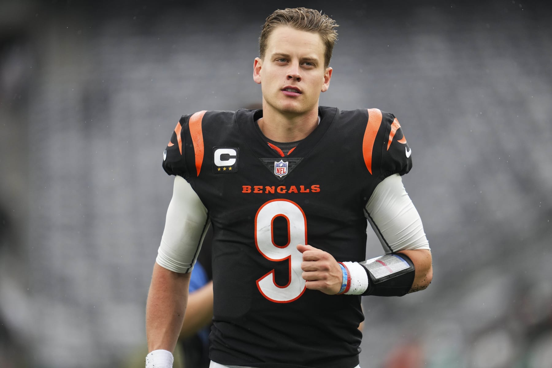 EAST RUTHERFORD, NJ - SEPTEMBER 25: Joe Burrow #9 of the Cincinnati Bengals walks off of the field against the New York Jets at MetLife Stadium on September 25, 2022 in East Rutherford, New Jersey. (Photo by Cooper Neill/Getty Images)
