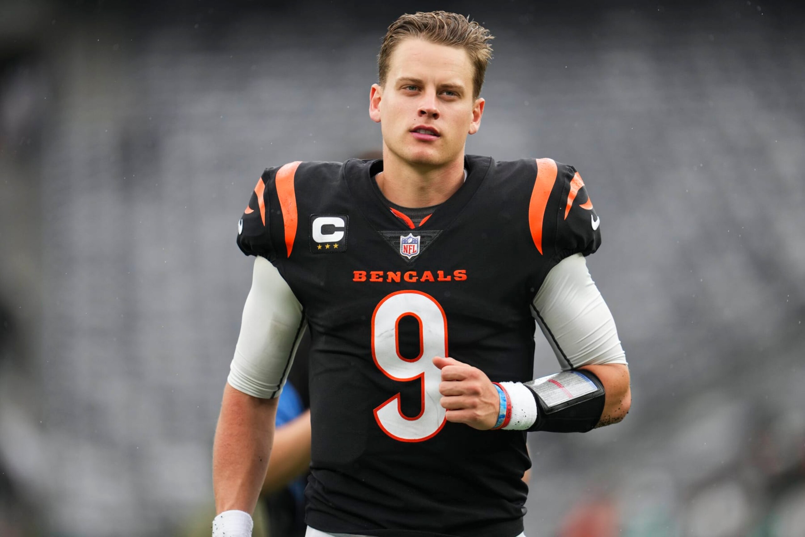 EAST RUTHERFORD, NJ - SEPTEMBER 25: Joe Burrow #9 of the Cincinnati Bengals walks off of the field against the New York Jets at MetLife Stadium on September 25, 2022 in East Rutherford, New Jersey. (Photo by Cooper Neill/Getty Images)