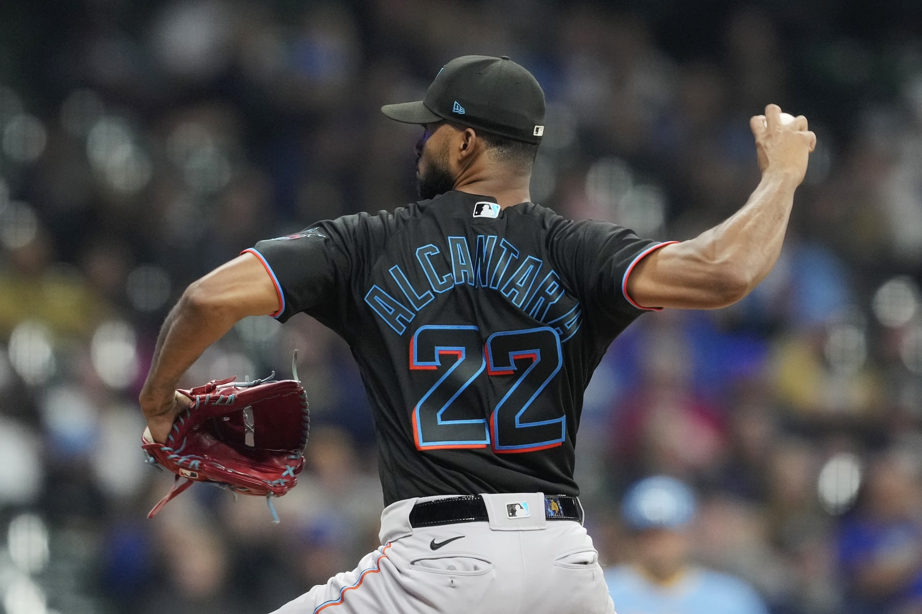 MILWAUKEE, WISCONSIN - SEPTEMBER 30: Sandy Alcantara #22 of the Miami Marlins pitches against the Milwaukee Brewers in the eighth inning at American Family Field on September 30, 2022 in Milwaukee, Wisconsin. (Photo by Patrick McDermott/Getty Images)