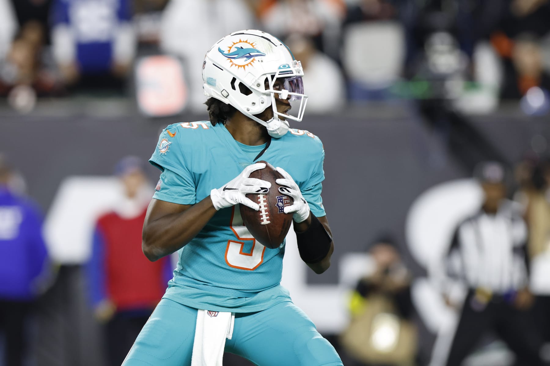 Miami Dolphins quarterback Teddy Bridgewater (5) looks to pass during an NFL football game against the Cincinnati Bengals on Thursday, September 29, 2022, in Cincinnati. (AP Photo/Matt Patterson)