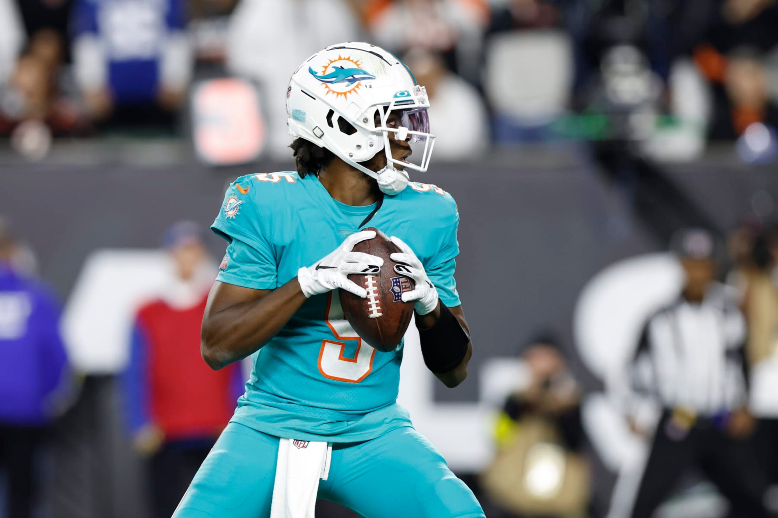 Miami Dolphins quarterback Teddy Bridgewater (5) looks to pass during an NFL football game against the Cincinnati Bengals on Thursday, September 29, 2022, in Cincinnati. (AP Photo/Matt Patterson)