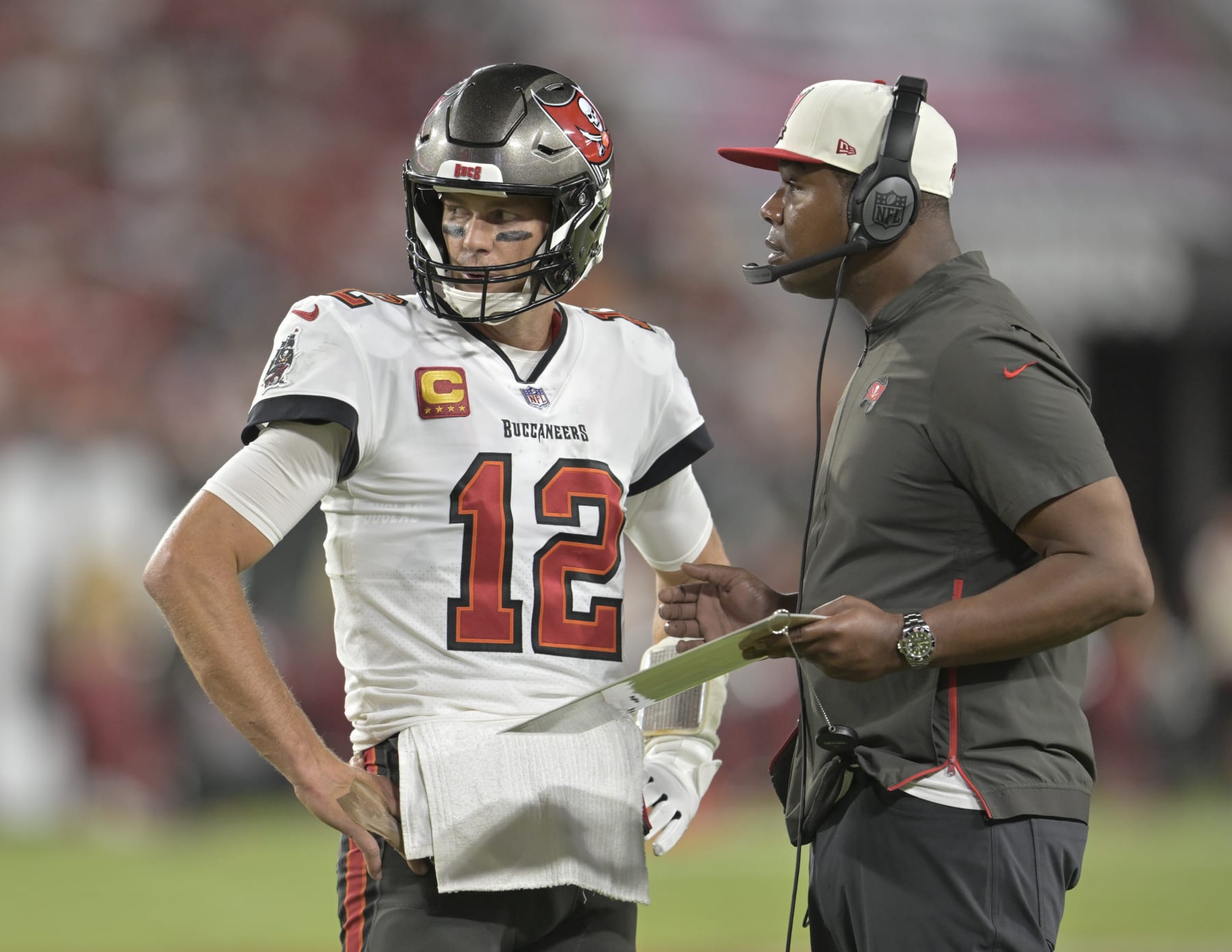 TAMPA, FL - OCTOBER 02: Tampa Bay Buccaneers Quarterback Tom Brady (12) receives instruction from Tampa Bay offensive coordinator Byron Leftwich during a game between the Kansas City Chiefs and the Tampa Bay Buccaneers on October 02, 2022, at Raymond James Stadium in Tampa, FL. (Photo by Roy K. Miller/Icon Sportswire via Getty Images)