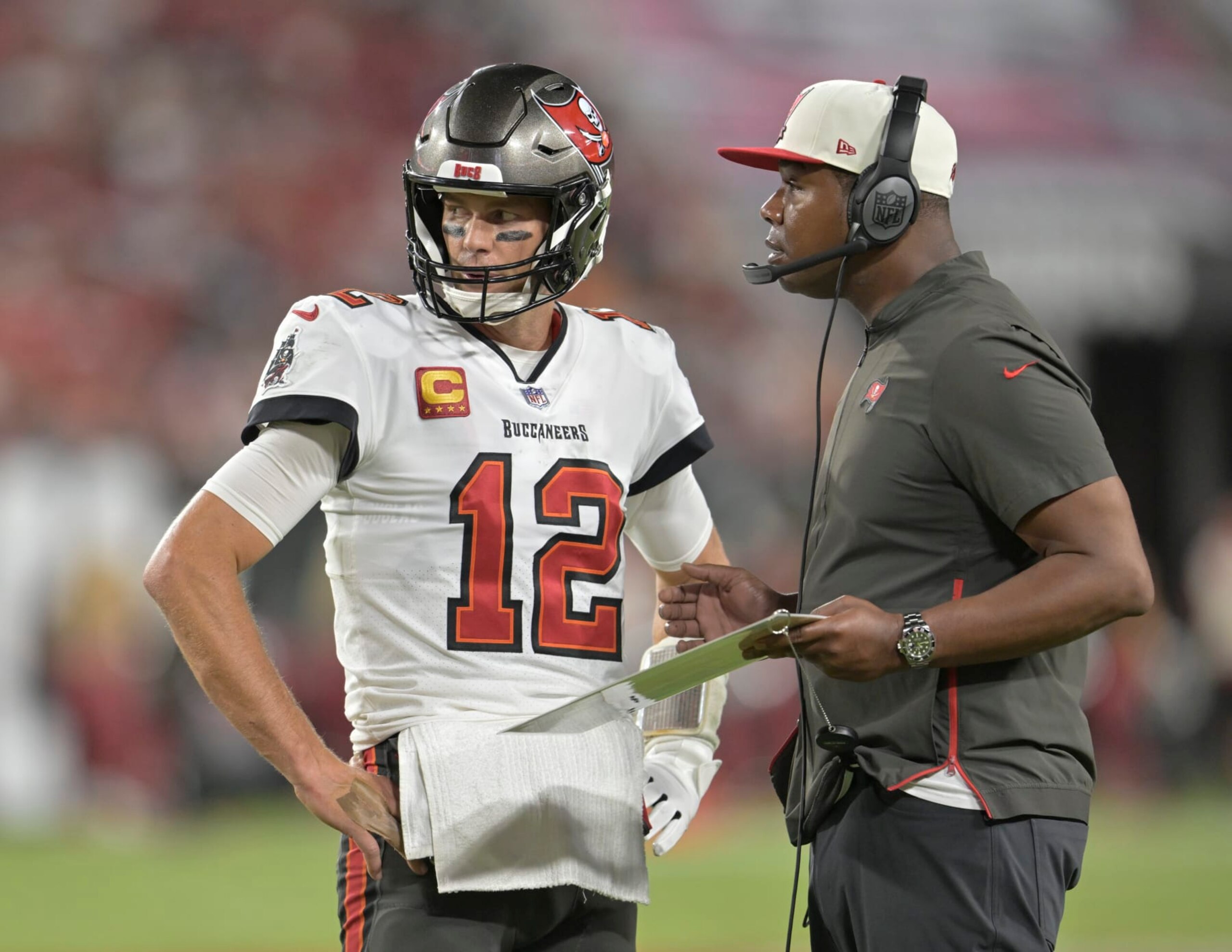 TAMPA, FL - OCTOBER 02: Tampa Bay Buccaneers Quarterback Tom Brady (12) receives instruction from Tampa Bay offensive coordinator Byron Leftwich during a game between the Kansas City Chiefs and the Tampa Bay Buccaneers on October 02, 2022, at Raymond James Stadium in Tampa, FL. (Photo by Roy K. Miller/Icon Sportswire via Getty Images)