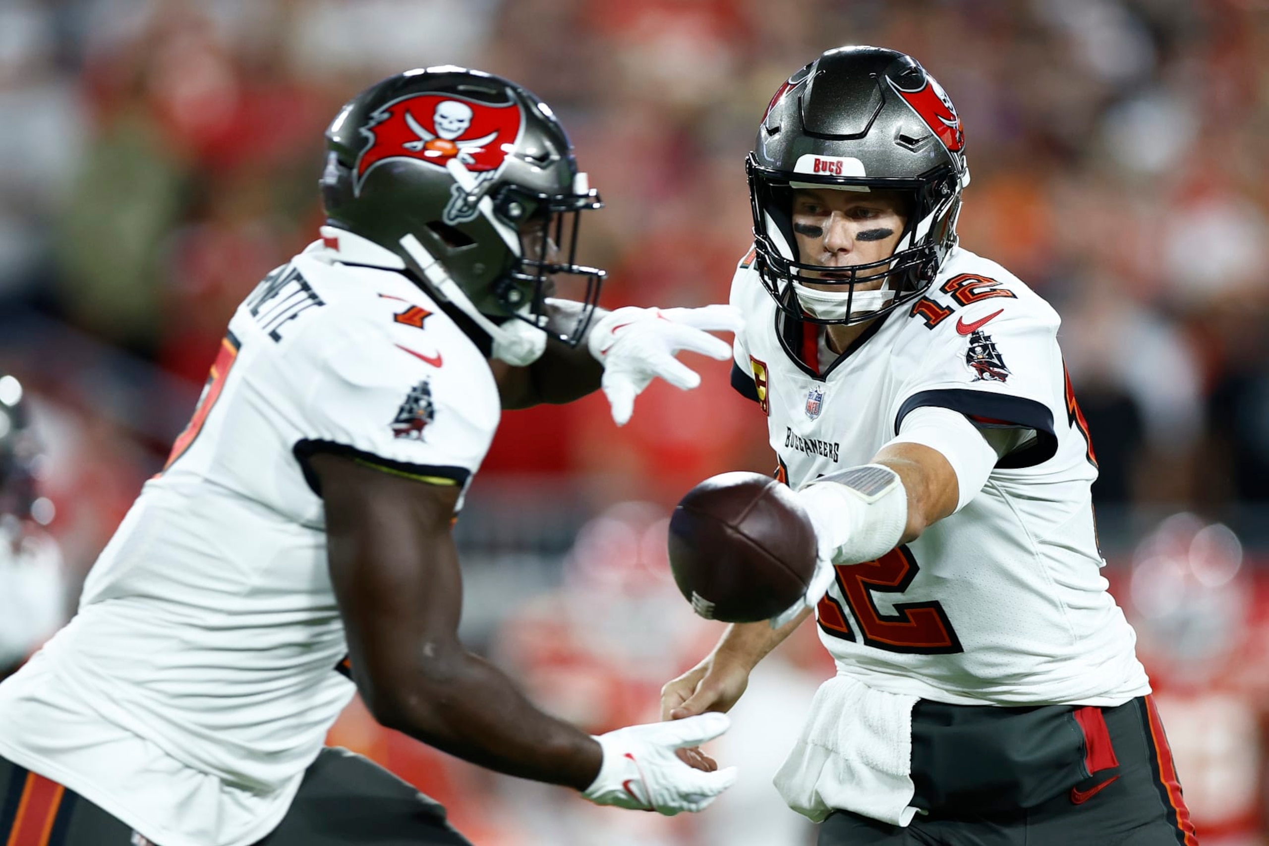 TAMPA, FLORIDA - OCTOBER 02: Tom Brady #12 of the Tampa Bay Buccaneers hands the ball off to Leonard Fournette #7 against the Kansas City Chiefs during the first quarter at Raymond James Stadium on October 02, 2022 in Tampa, Florida. (Photo by Douglas P. DeFelice/Getty Images)