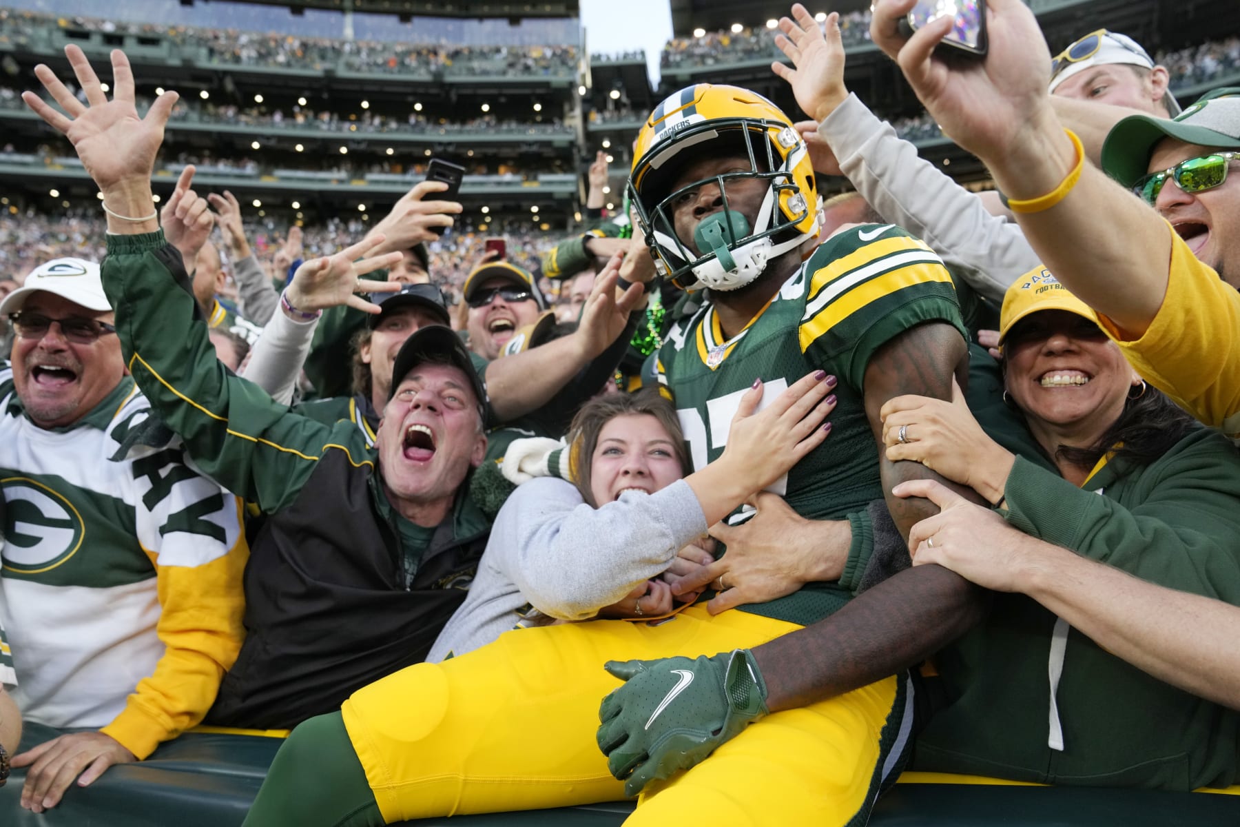 GREEN BAY, WISCONSIN - OCTOBER 02: Fans celebrate with Romeo Doubs #87 of the Green Bay Packers after his touchdown 
during the fourth quarter against the New England Patriots at Lambeau Field on October 02, 2022 in Green Bay, Wisconsin. (Photo by Patrick McDermott/Getty Images)