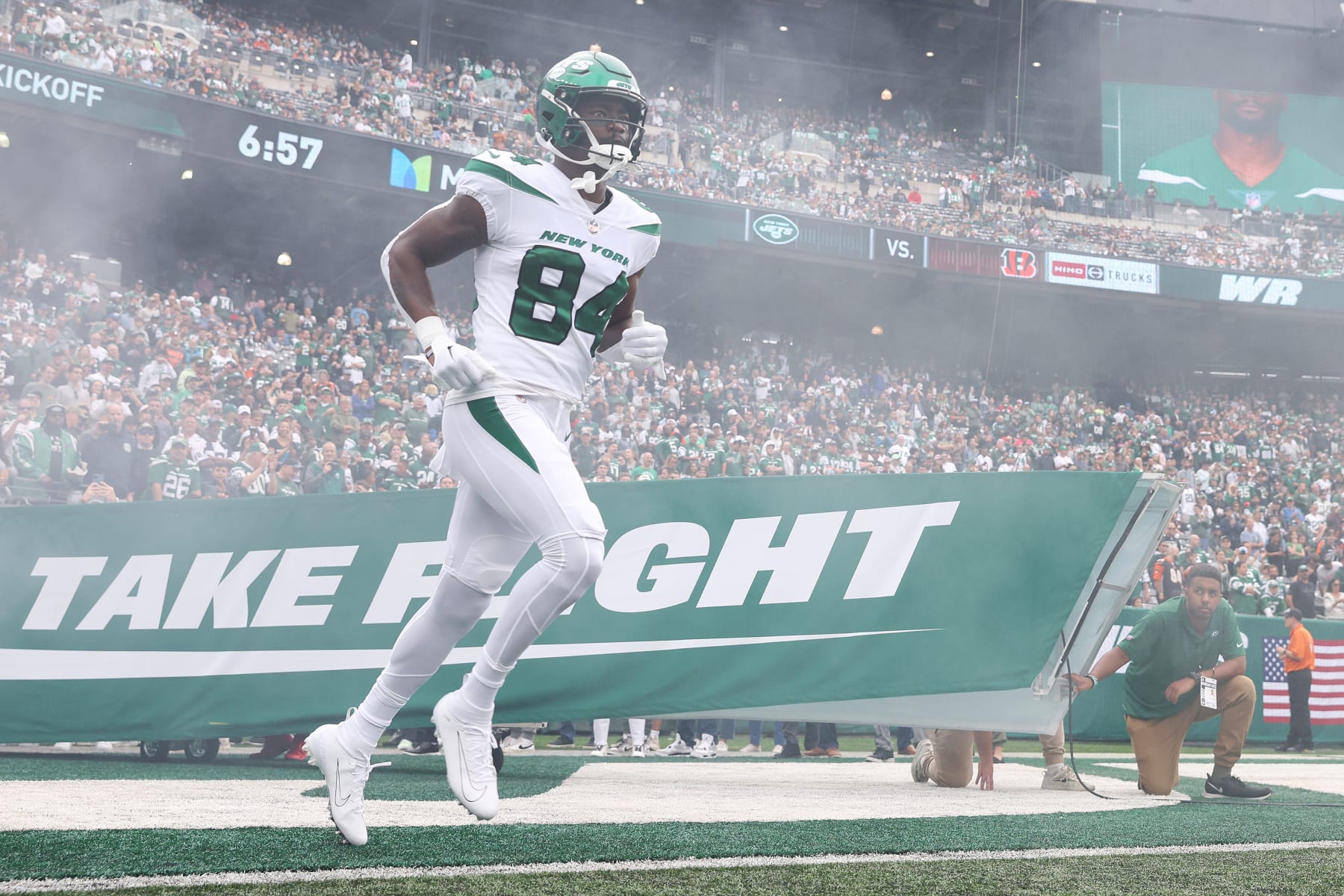 EAST RUTHERFORD, NEW JERSEY - SEPTEMBER 25: Corey Davis #84 of the New York Jets runs on the field during player introductions before the game against the Cincinnati Bengals at MetLife Stadium on September 25, 2022 in East Rutherford, New Jersey. (Photo by Jamie Squire/Getty Images)