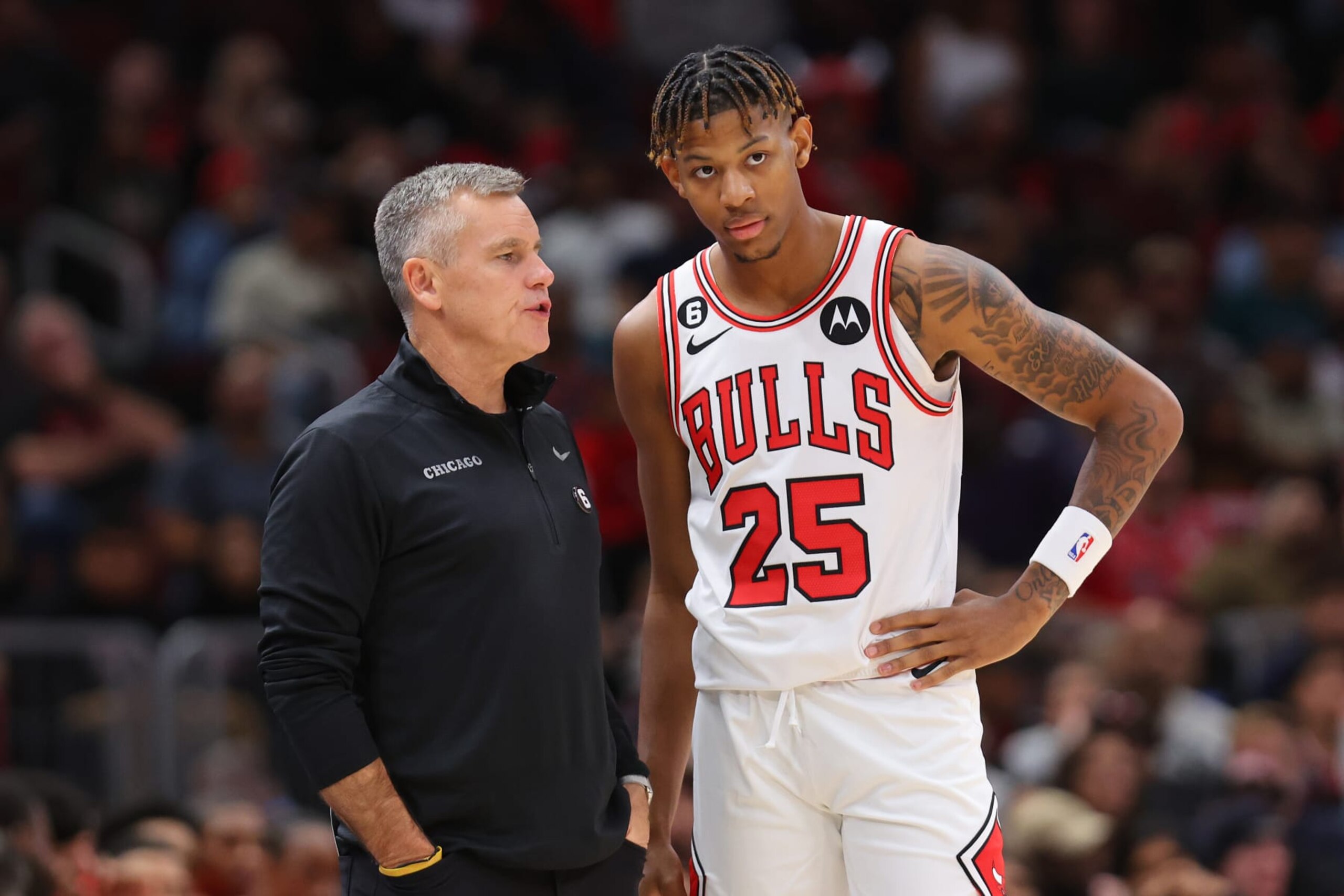 CHICAGO, ILLINOIS - OCTOBER 04: Head coach Billy Donovan of the Chicago Bulls talks with Dalen Terry #25 against the New Orleans Pelicans during the second half of a preseason game at the United Center on October 04, 2022 in Chicago, Illinois.NOTE TO USER: User expressly acknowledges and agrees that, by downloading and or using this photograph, User is consenting to the terms and conditions of the Getty Images License Agreement. (Photo by Michael Reaves/Getty Images)