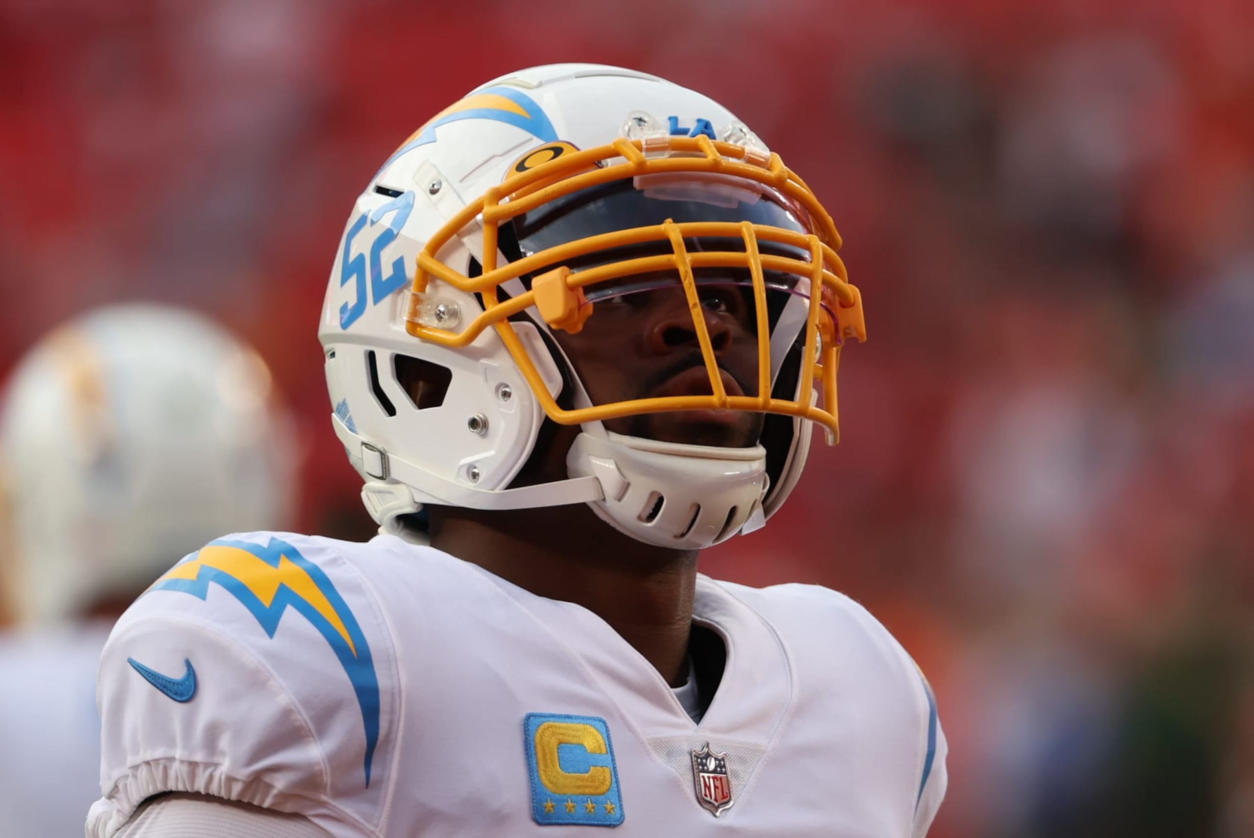 KANSAS CITY, MO - SEPTEMBER 15: Los Angeles Chargers linebacker Khalil Mack (52) before an NFL game between the Los Angeles Chargers and Kansas City Chiefs on September 15, 2022 at GEHA Field at Arrowhead Stadium in Kansas City, MO.  Photo by Scott Winters/Icon Sportswire via Getty Images)