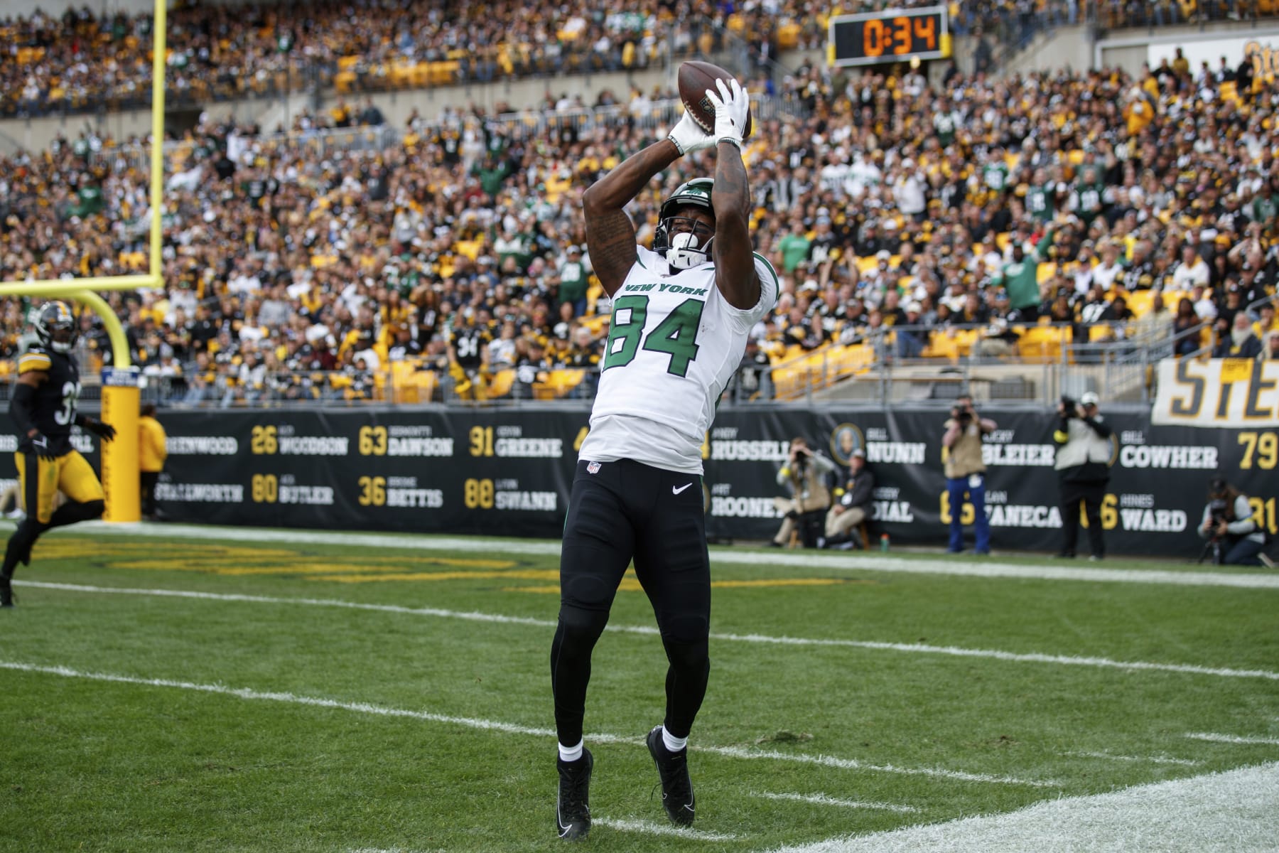 New York Jets wide receiver Corey Davis (84) attempts to catch a pass during an NFL football game, Sunday, Oct. 2, 2022, in Pittsburgh, PA. (AP Photo/Matt Durisko)
