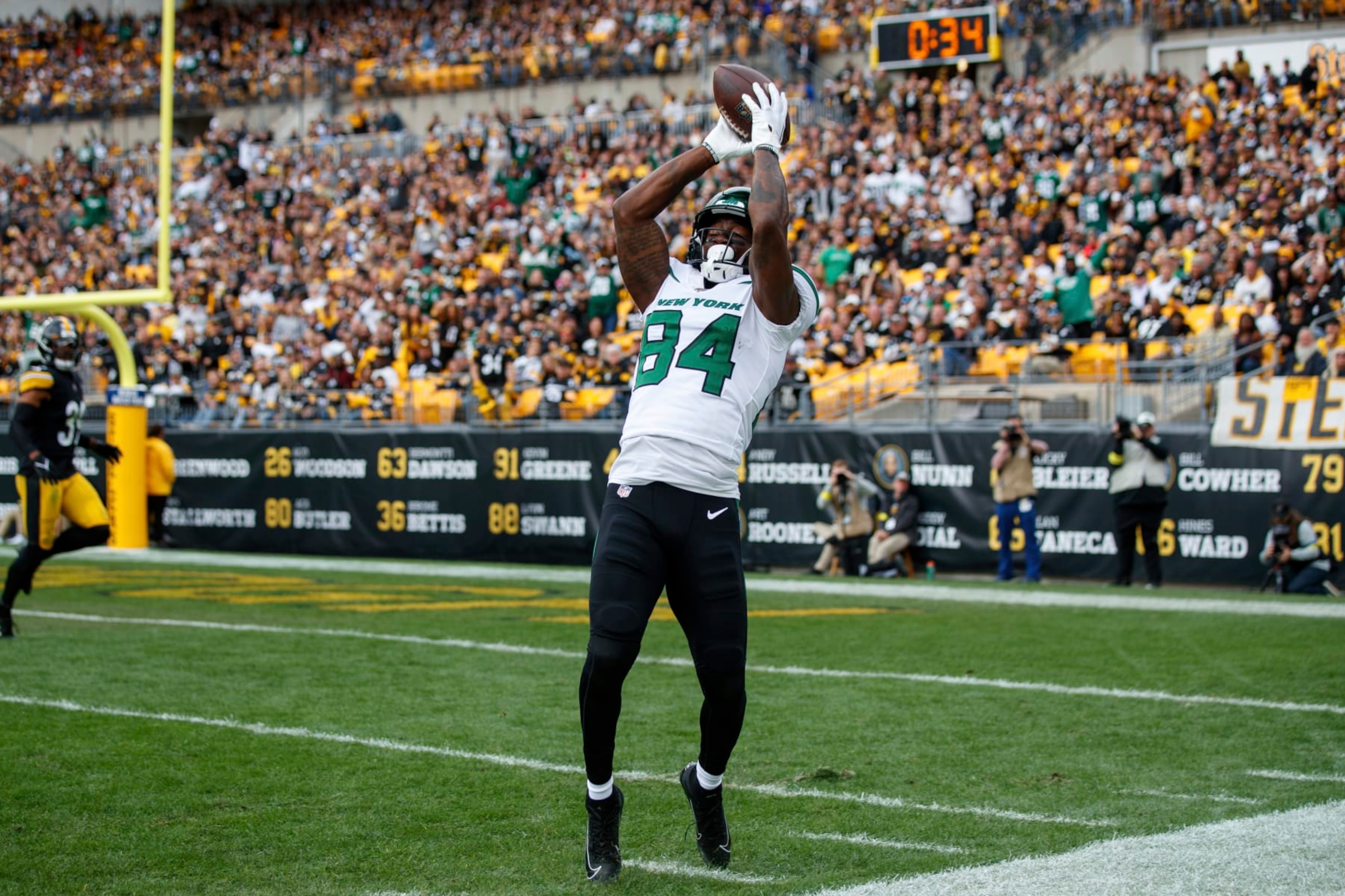 New York Jets wide receiver Corey Davis (84) attempts to catch a pass during an NFL football game, Sunday, Oct. 2, 2022, in Pittsburgh, PA. (AP Photo/Matt Durisko)