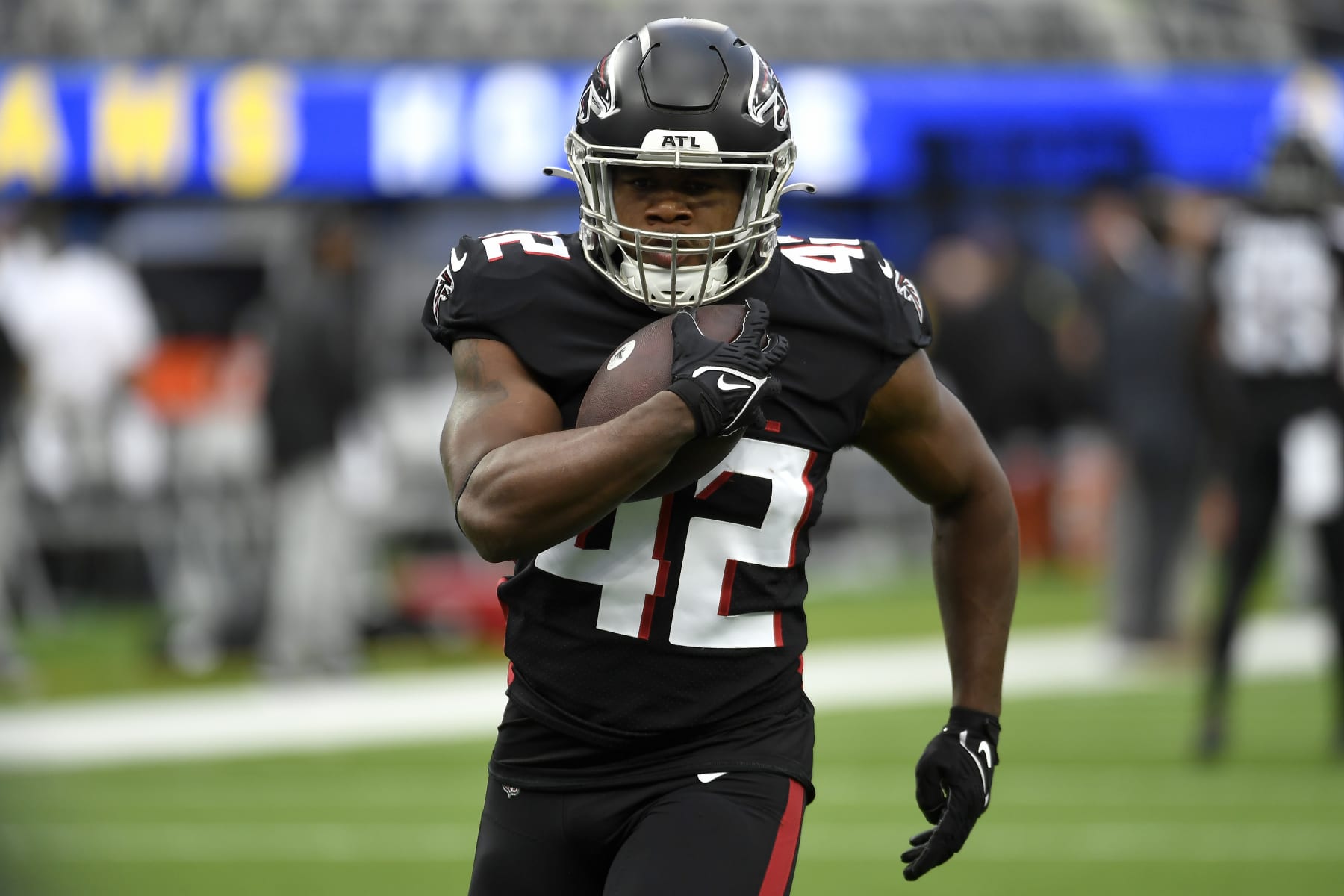 INGLEWOOD, CALIFORNIA - SEPTEMBER 18: Caleb Huntley #42 of the Atlanta Falcons warms up prior to playing the Los Angeles Rams at SoFi Stadium on September 18, 2022 in Inglewood, California. (Photo by Kevork Djansezian/Getty Images)
