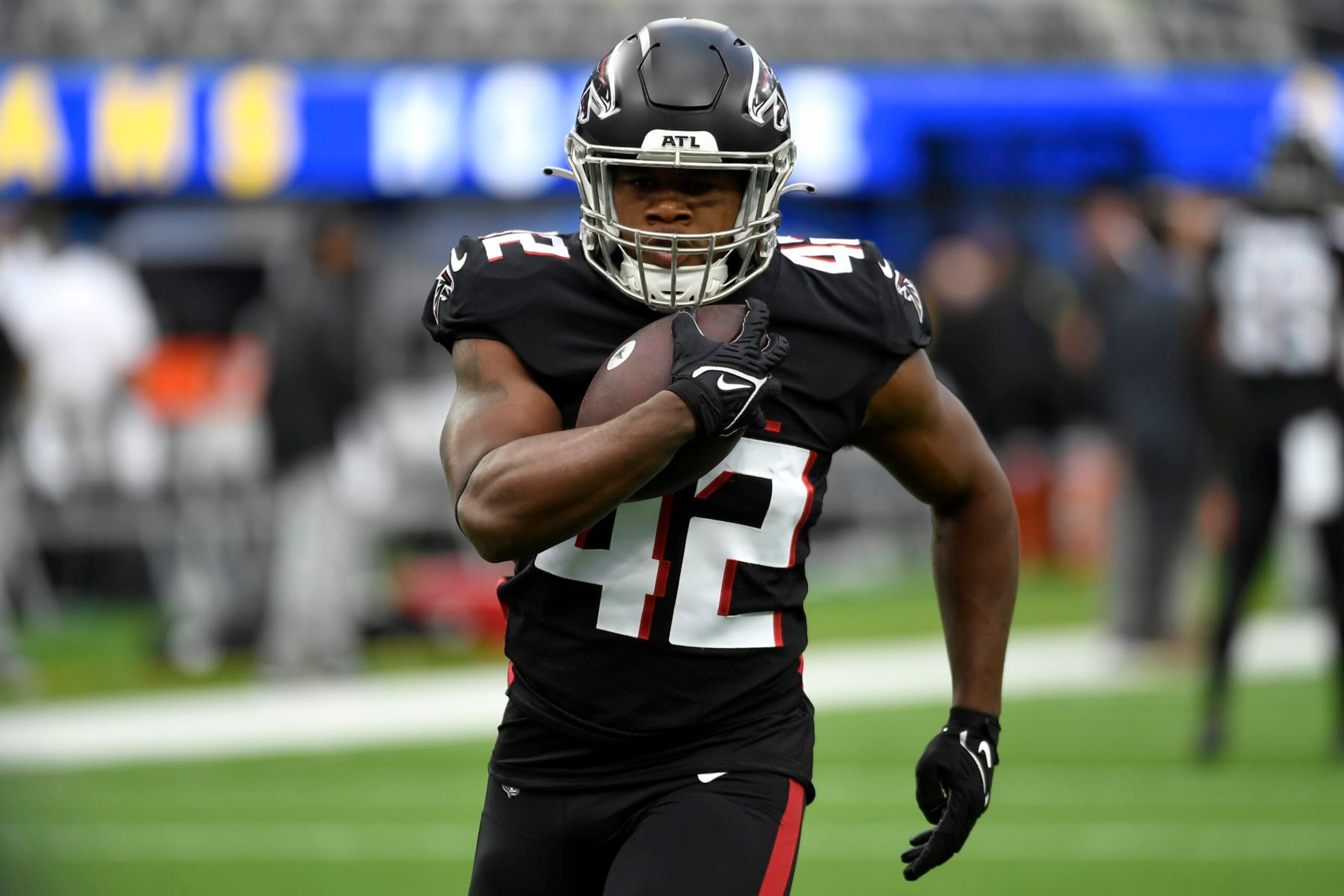 INGLEWOOD, CALIFORNIA - SEPTEMBER 18: Caleb Huntley #42 of the Atlanta Falcons warms up prior to playing the Los Angeles Rams at SoFi Stadium on September 18, 2022 in Inglewood, California. (Photo by Kevork Djansezian/Getty Images)