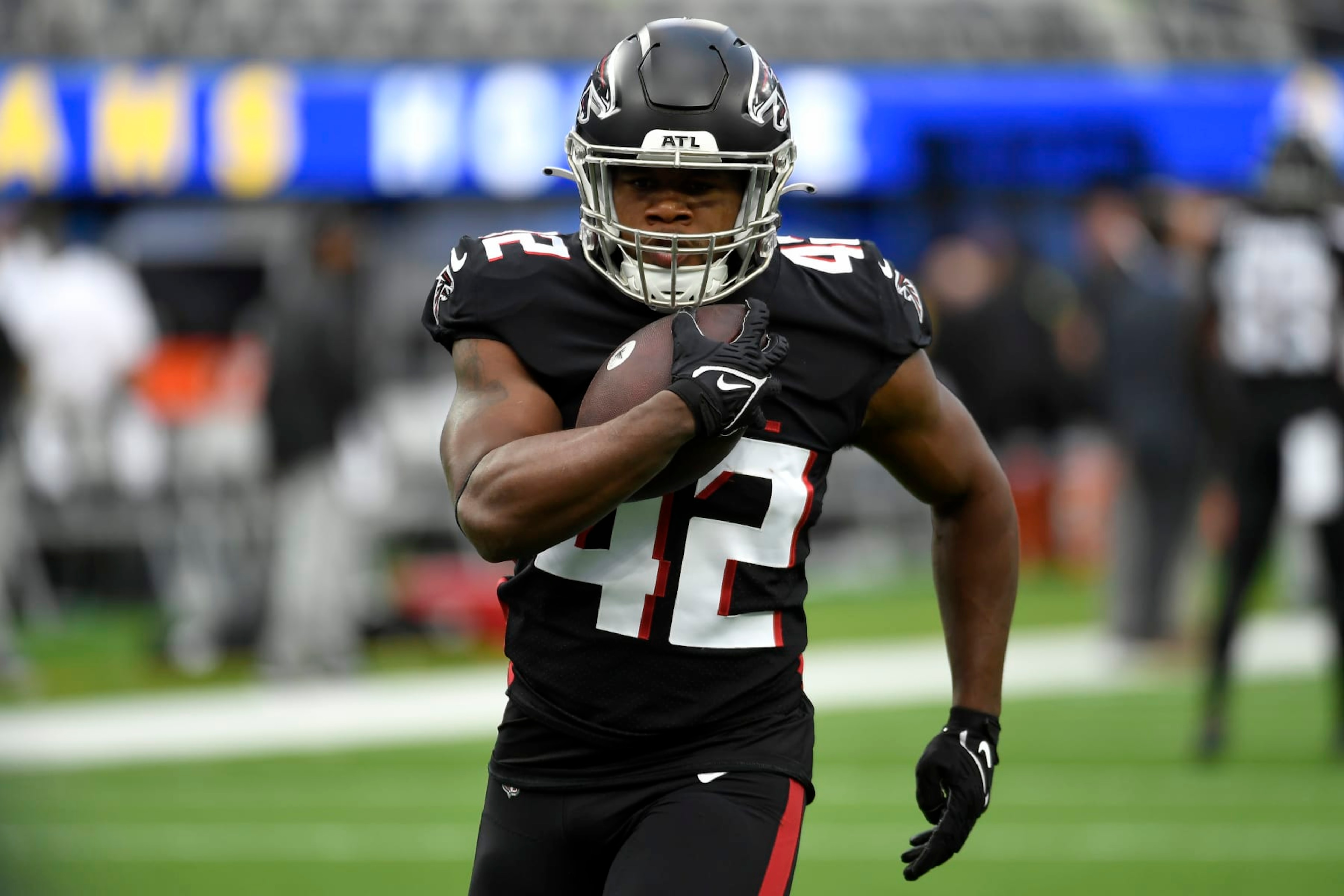 INGLEWOOD, CALIFORNIA - SEPTEMBER 18: Caleb Huntley #42 of the Atlanta Falcons warms up prior to playing the Los Angeles Rams at SoFi Stadium on September 18, 2022 in Inglewood, California. (Photo by Kevork Djansezian/Getty Images)