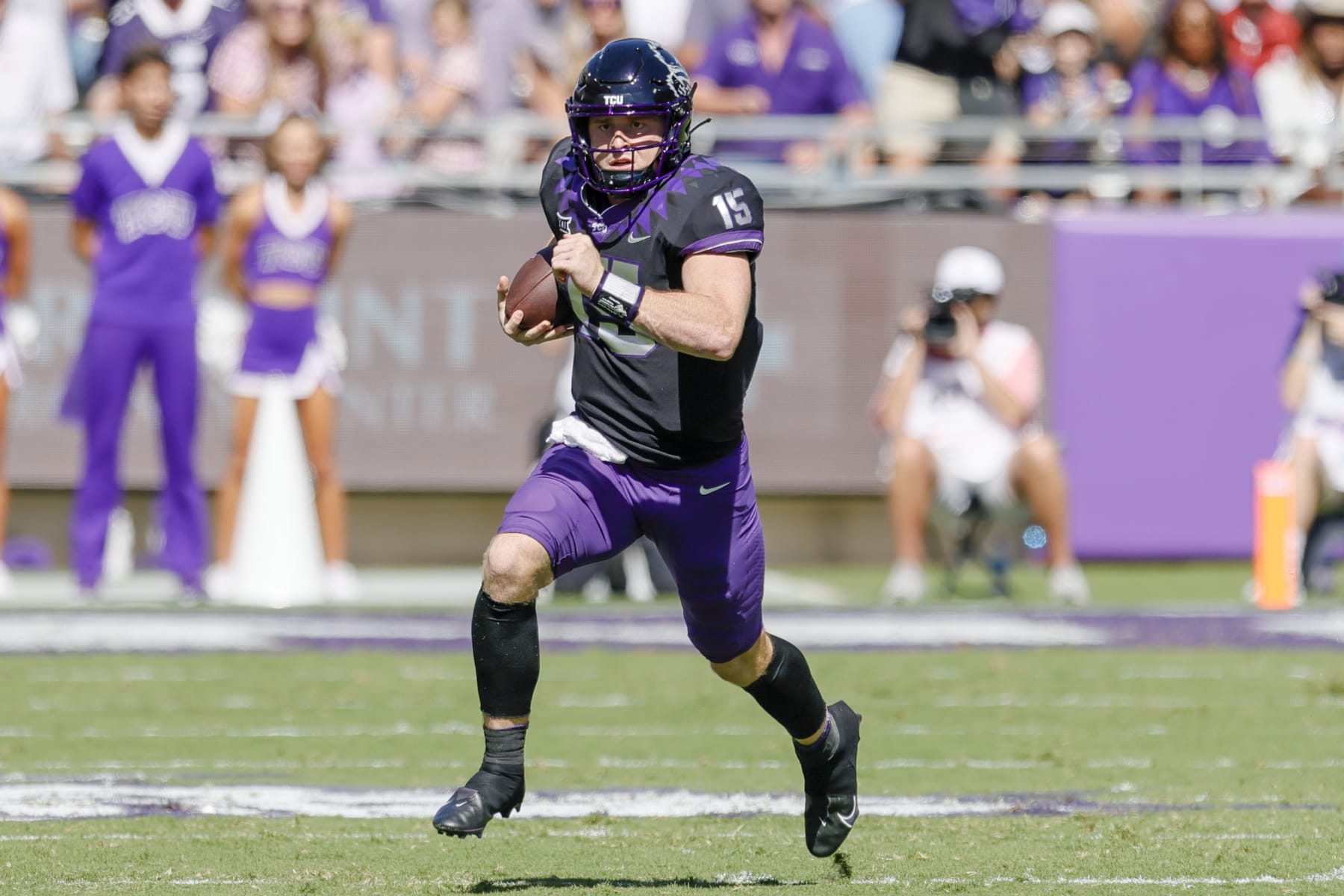 FORT WORTH, TX - OCTOBER 01: TCU Horned Frogs quarterback Max Duggan (15) runs for a touchdown during the game between the TCU Horned Frogs and the Oklahoma Sooners on October 1, 2022 at Amon G. Carter Stadium in Fort Worth, Texas. (Photo by Matthew Pearce/Icon Sportswire via Getty Images)