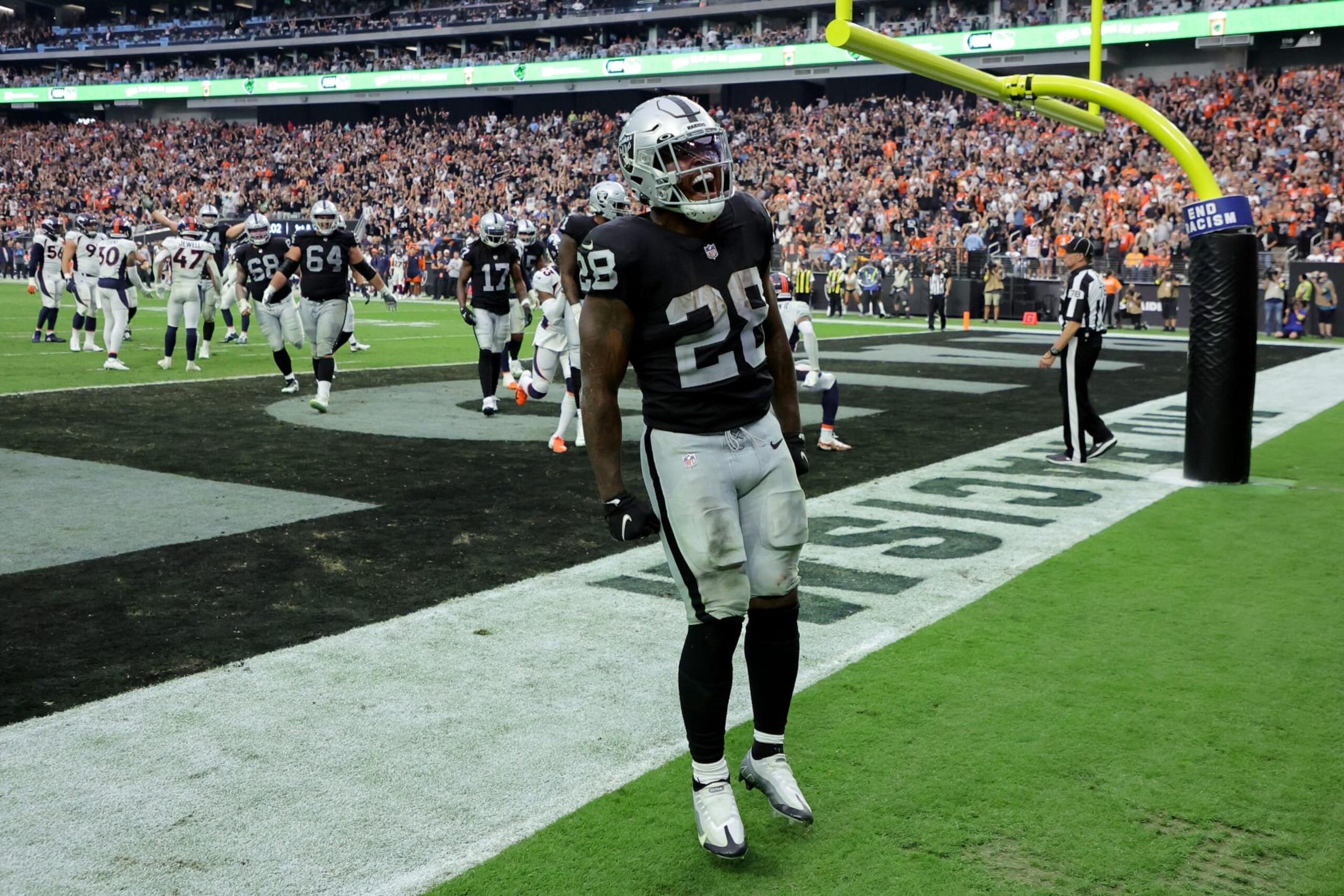 LAS VEGAS, NEVADA - OCTOBER 02: Josh Jacobs #28 of the Las Vegas Raiders celebrates after scoring a touchdown in the fourth quarter against the Denver Broncos at Allegiant Stadium on October 02, 2022 in Las Vegas, Nevada. (Photo by Ethan Miller/Getty Images)