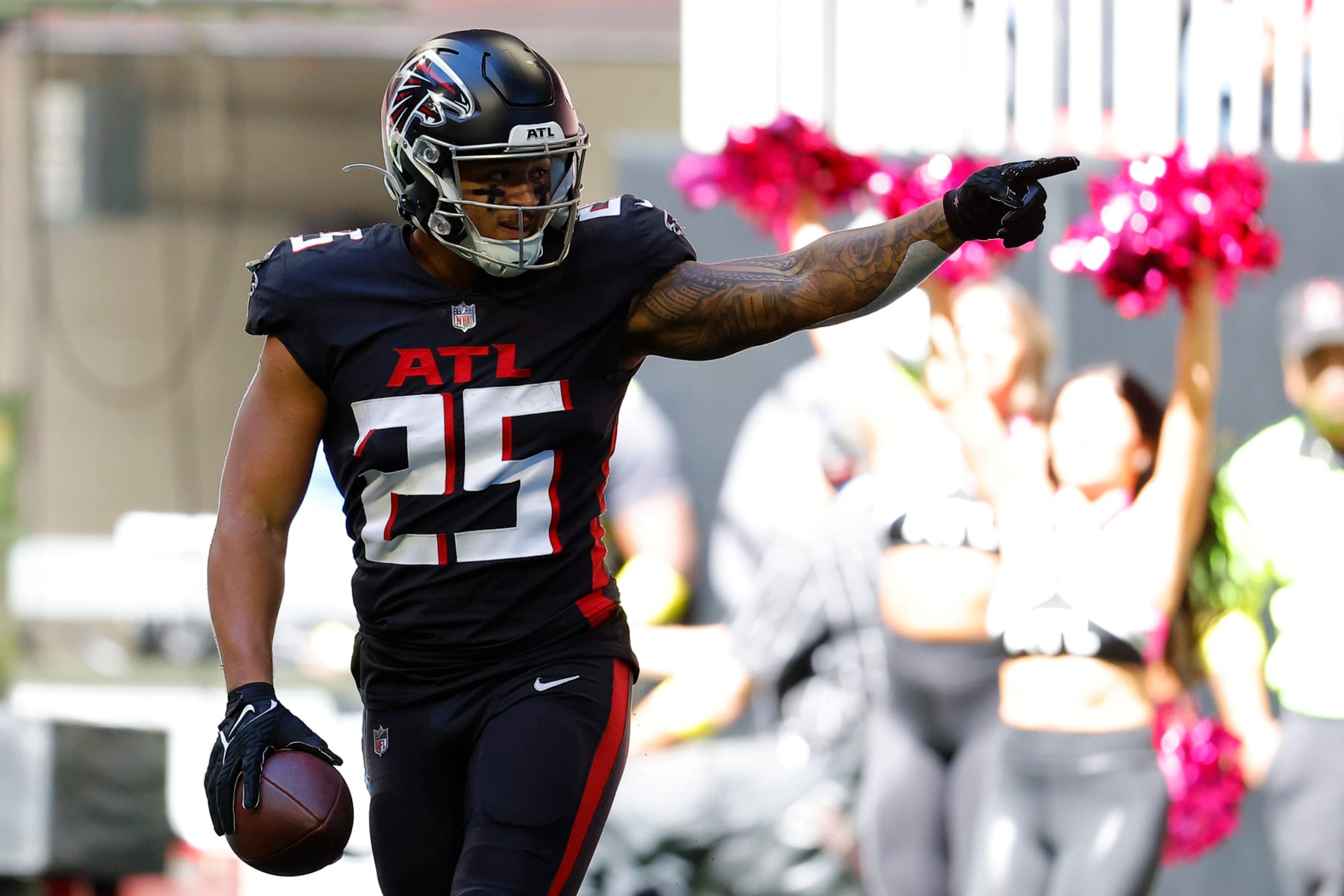 ATLANTA, GEORGIA - OCTOBER 02: Tyler Allgeier #25 of the Atlanta Falcons celebrates a first down against the Cleveland Browns during the first quarter at Mercedes-Benz Stadium on October 02, 2022 in Atlanta, Georgia. (Photo by Todd Kirkland/Getty Images)