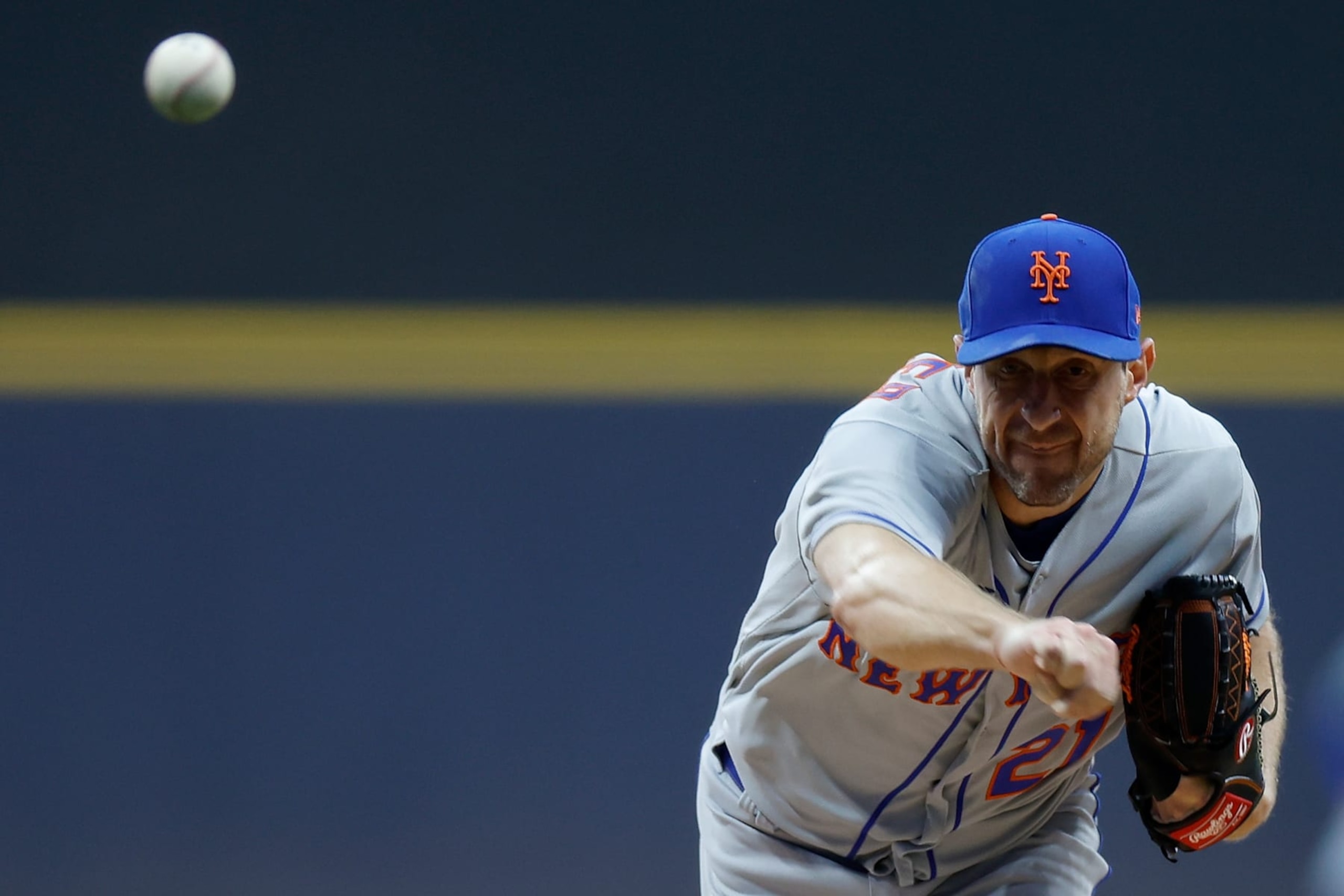 MILWAUKEE, WISCONSIN - SEPTEMBER 19: Max Scherzer #21 of the New York Mets throws a pitch \amb at American Family Field on September 19, 2022 in Milwaukee, Wisconsin. (Photo by John Fisher/Getty Images)