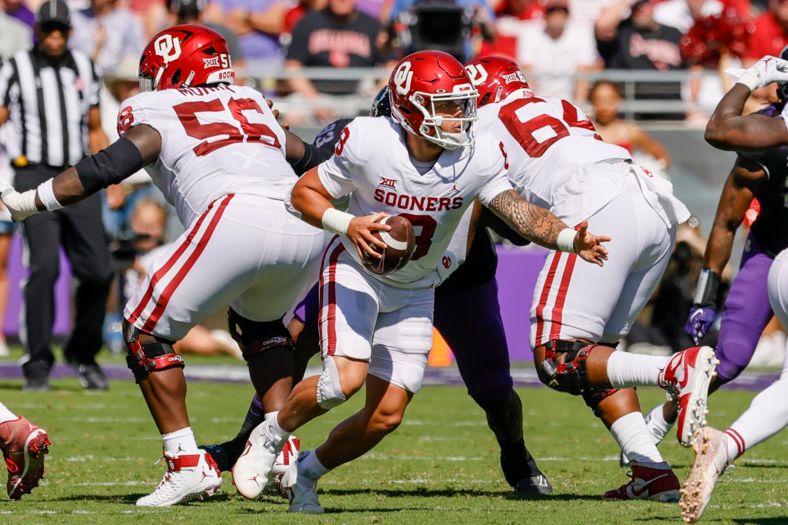 FORT WORTH, TX - OCTOBER 01: Oklahoma Sooners quarterback Dillon Gabriel (8) looks to hand-off the football during the game between the TCU Horned Frogs and the Oklahoma Sooners on October 1, 2022 at Amon G. Carter Stadium in Fort Worth, Texas. (Photo by Matthew Pearce/Icon Sportswire via Getty Images)