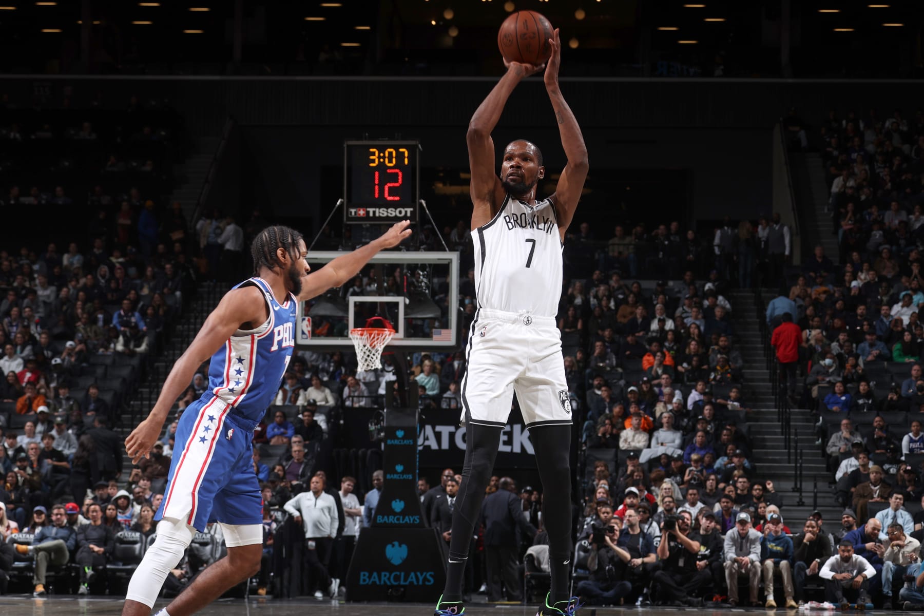 BROOKLYN, NY - OCTOBER 3: Kevin Durant #7 of the Brooklyn Nets shoots the ball against the Philadelphia 76ers during a preseason game on October 3, 2022 at Barclays Center in Brooklyn, New York. NOTE TO USER: User expressly acknowledges and agrees that, by downloading and or using this Photograph, user is consenting to the terms and conditions of the Getty Images License Agreement. Mandatory Copyright Notice: Copyright 2022 NBAE (Photo by Nathaniel S. Butler/NBAE via Getty Images)