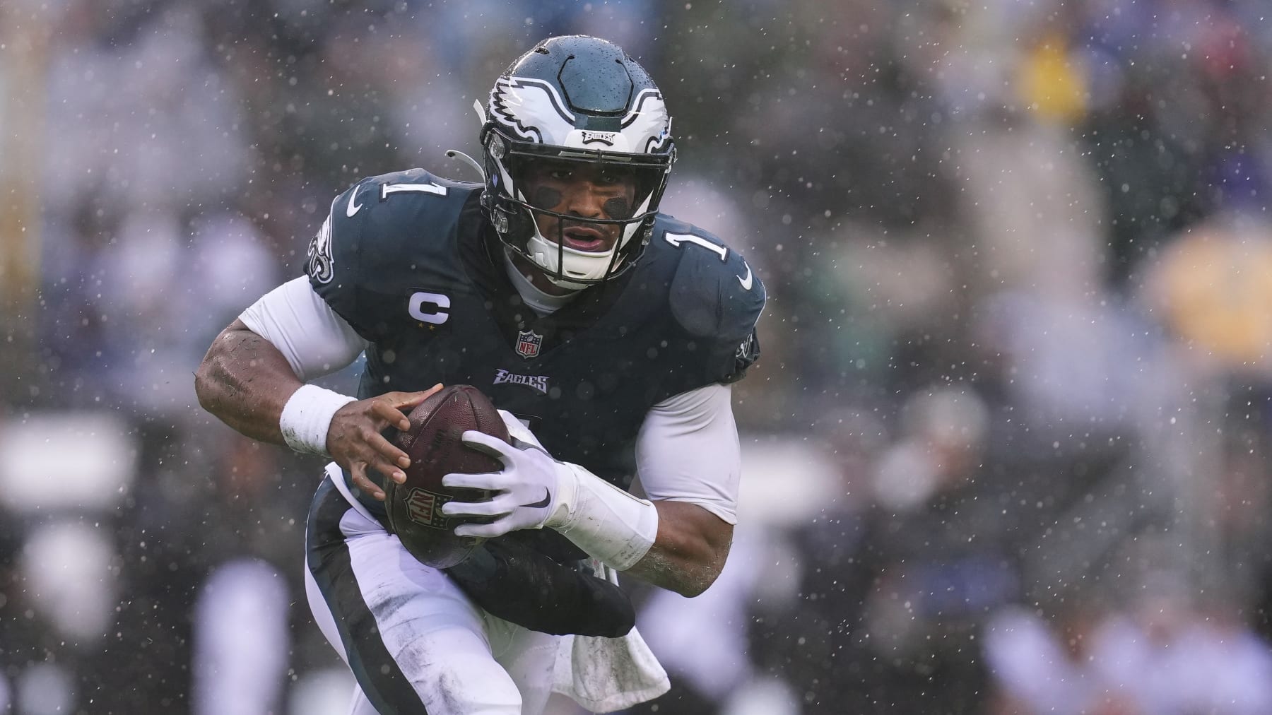 PHILADELPHIA, PA - OCTOBER 02: Jalen Hurts #1 of the Philadelphia Eagles runs the ball against the Jacksonville Jaguars at Lincoln Financial Field on October 2, 2022 in Philadelphia, Pennsylvania. (Photo by Mitchell Leff/Getty Images)