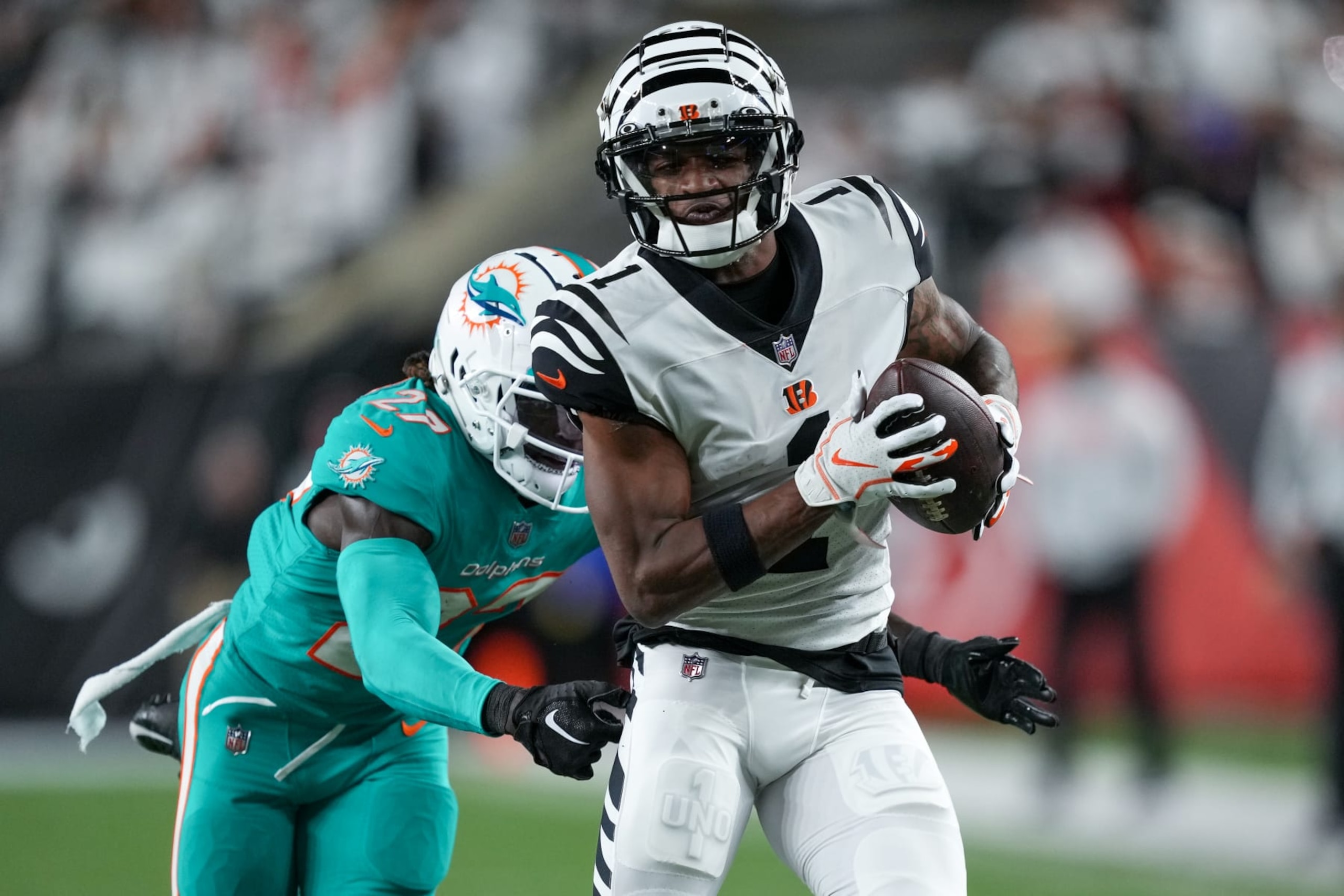 CINCINNATI, OHIO - SEPTEMBER 29: Ja'Marr Chase #1 of the Cincinnati Bengals runs with the ball while being chased by Keion Crossen #27 of the Miami Dolphins in the fourth quarter at Paycor Stadium on September 29, 2022 in Cincinnati, Ohio. (Photo by Dylan Buell/Getty Images)