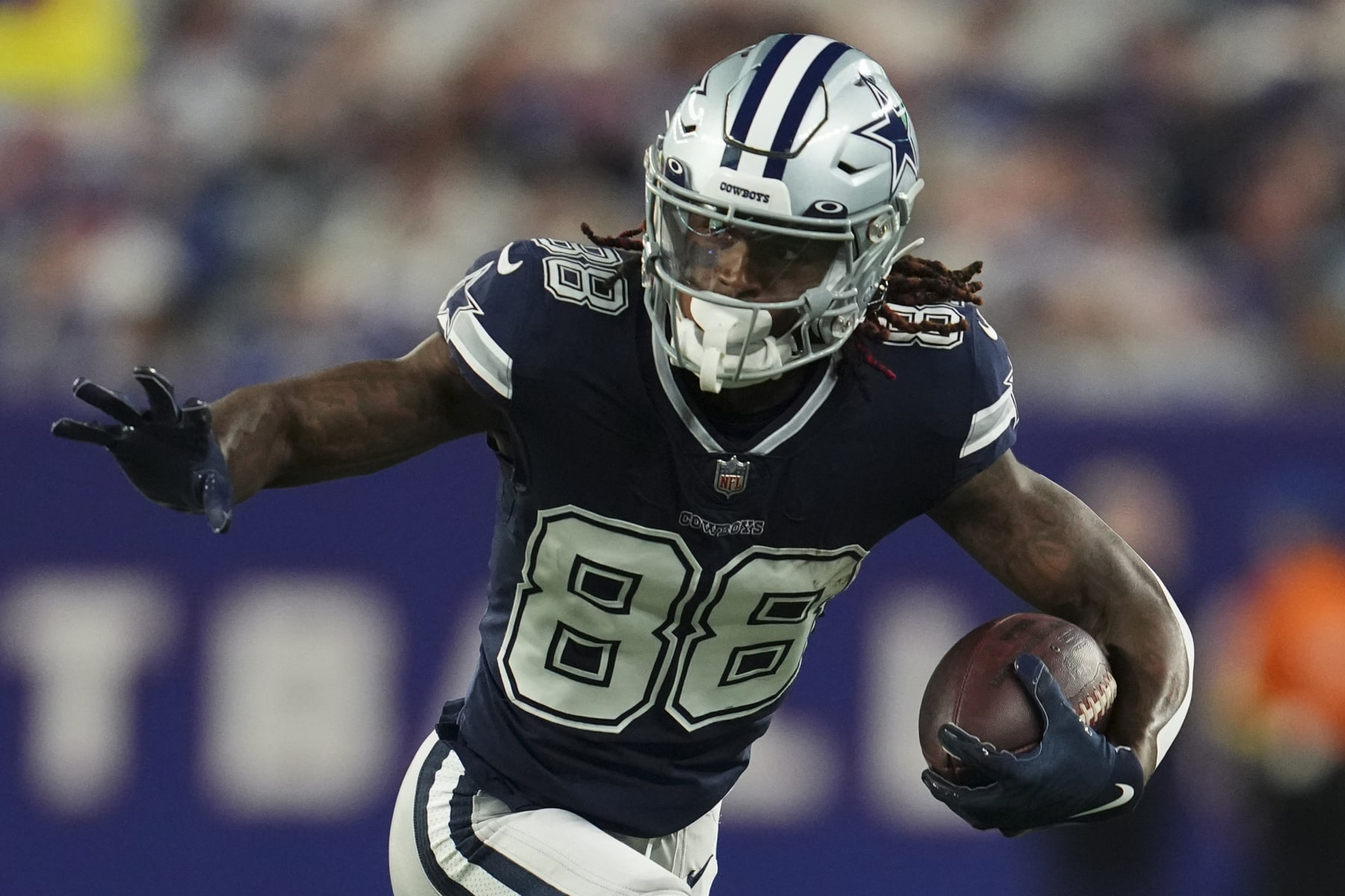 EAST RUTHERFORD, NJ - SEPTEMBER 26: CeeDee Lamb #88 of the Dallas Cowboys runs the ball against the New York Giants at MetLife Stadium on September 26, 2022 in East Rutherford, New Jersey. (Photo by Cooper Neill/Getty Images)