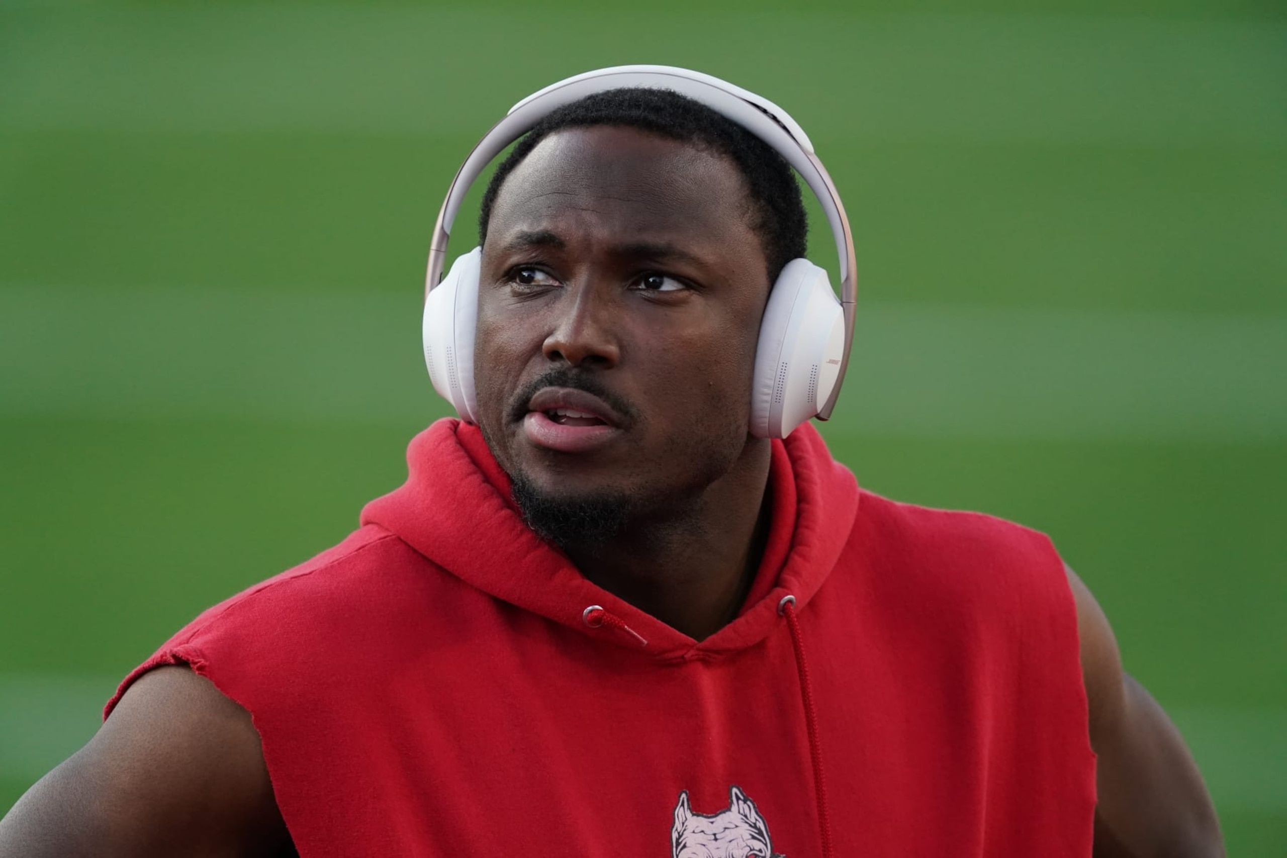 TAMPA, FLORIDA - FEBRUARY 07: LeSean McCoy #25 of the Tampa Bay Buccaneers warms up prior to the NFL Super Bowl 55 football game against the Kansas City Chiefs on February 7, 2021 in Tampa, Florida. (Photo by Cooper Neill/Getty Images)