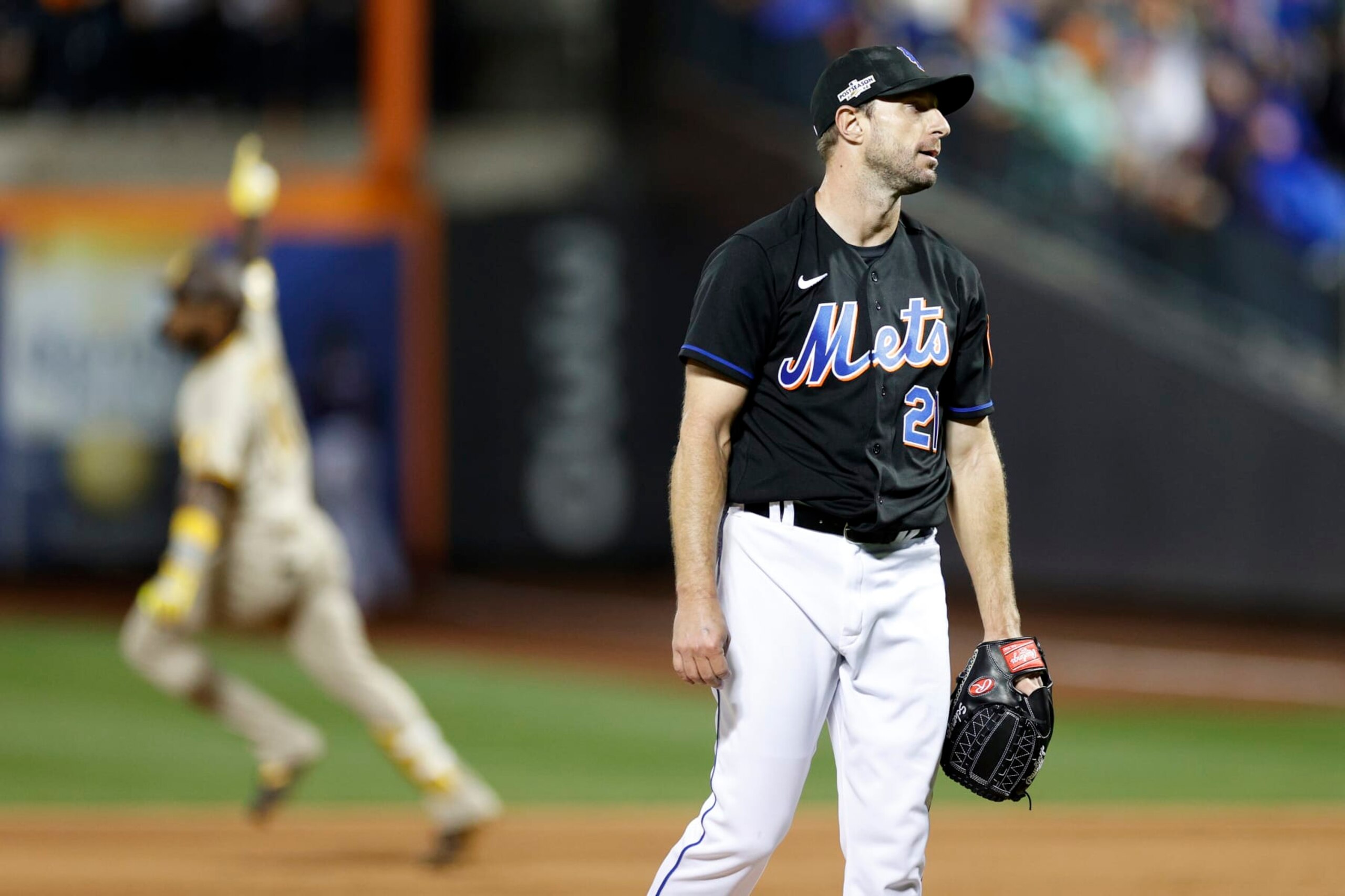 NEW YORK, NEW YORK - OCTOBER 07: Max Scherzer #21 of the New York Mets reacts after giving up a three-run home run to Jurickson Profar #10 of the San Diego Padres during the fifth inning of Game One of the NL Wild Card Series at Citi Field on October 07, 2022 in the Flushing neighborhood of the Queens borough of New York City. (Photo by Sarah Stier/Getty Images)