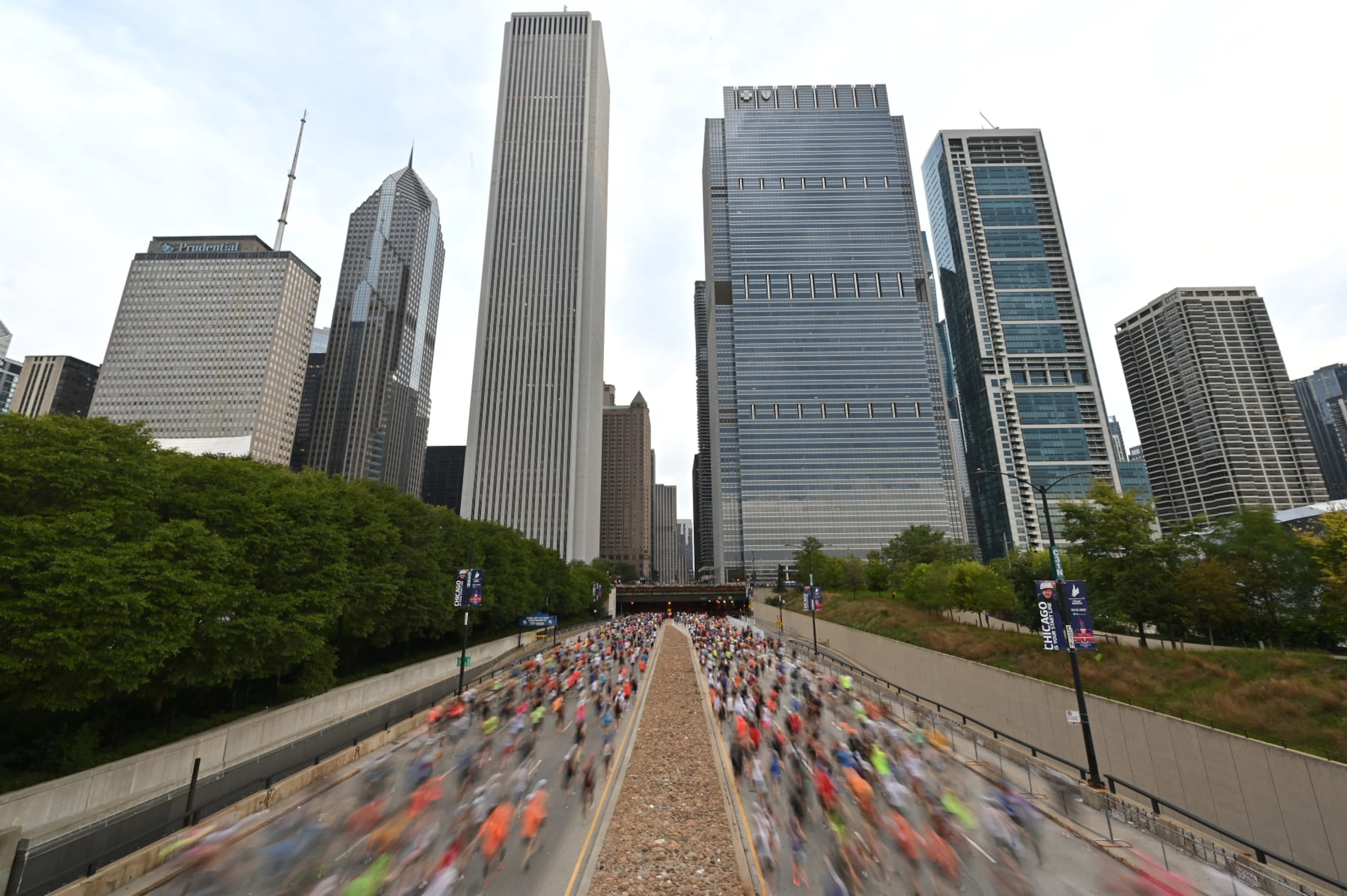 CHICAGO, ILLINOIS - OCTOBER 10: Runners head down head down South Columbus Drive at the start of the 2021 Chicago Marathon on October 10, 2021 in Chicago, Illinois. (Photo by Jamie Sabau/Getty Images) CHICAGO, ILLINOIS - OCTOBER 10: Runners head down head down South Columbus Drive at the start of the 2021 Chicago Marathon on October 10, 2021 in Chicago, Illinois. (Photo by Jamie Sabau/Getty Images)
