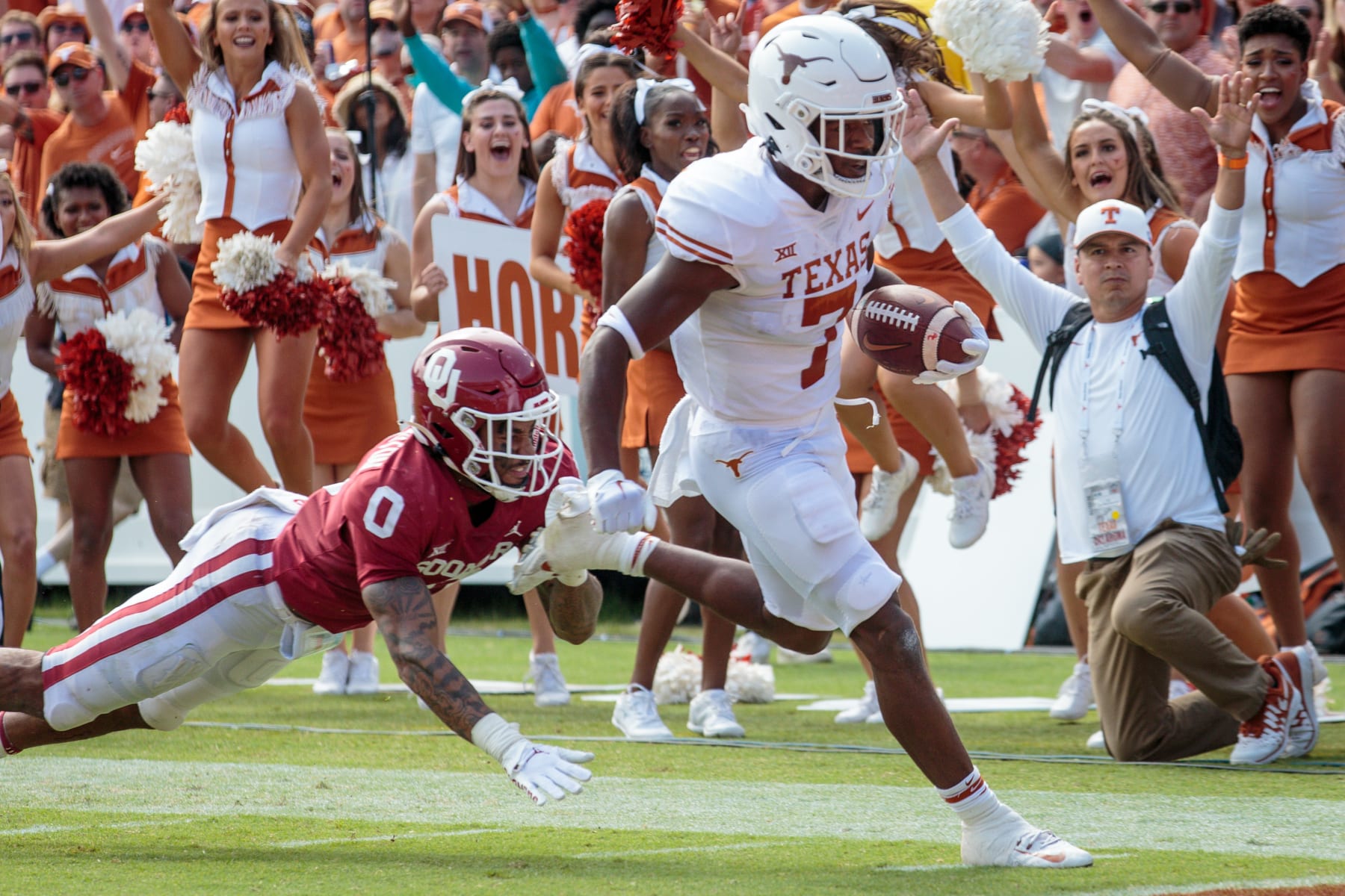 DALLAS, TX - OCTOBER 08: on October 8th 2022 at the Cotton Bowl Stadium in Dallas Texas. (Photo by William Purnell/Icon Sportswire via Getty Images)