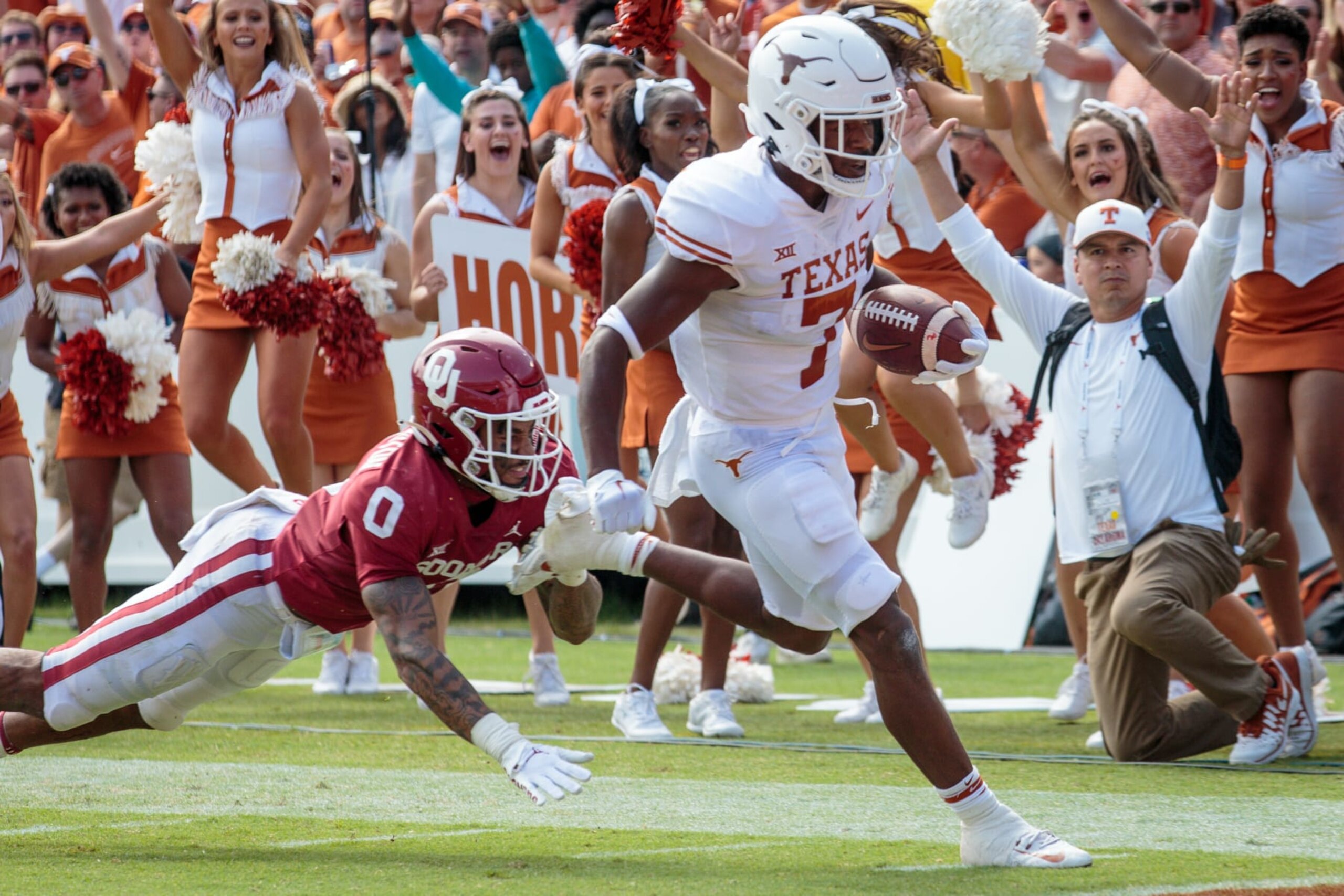 DALLAS, TX - OCTOBER 08: on October 8th 2022 at the Cotton Bowl Stadium in Dallas Texas. (Photo by William Purnell/Icon Sportswire via Getty Images) DALLAS, TX - OCTOBER 08: on October 8th 2022 at the Cotton Bowl Stadium in Dallas Texas. (Photo by William Purnell/Icon Sportswire via Getty Images)