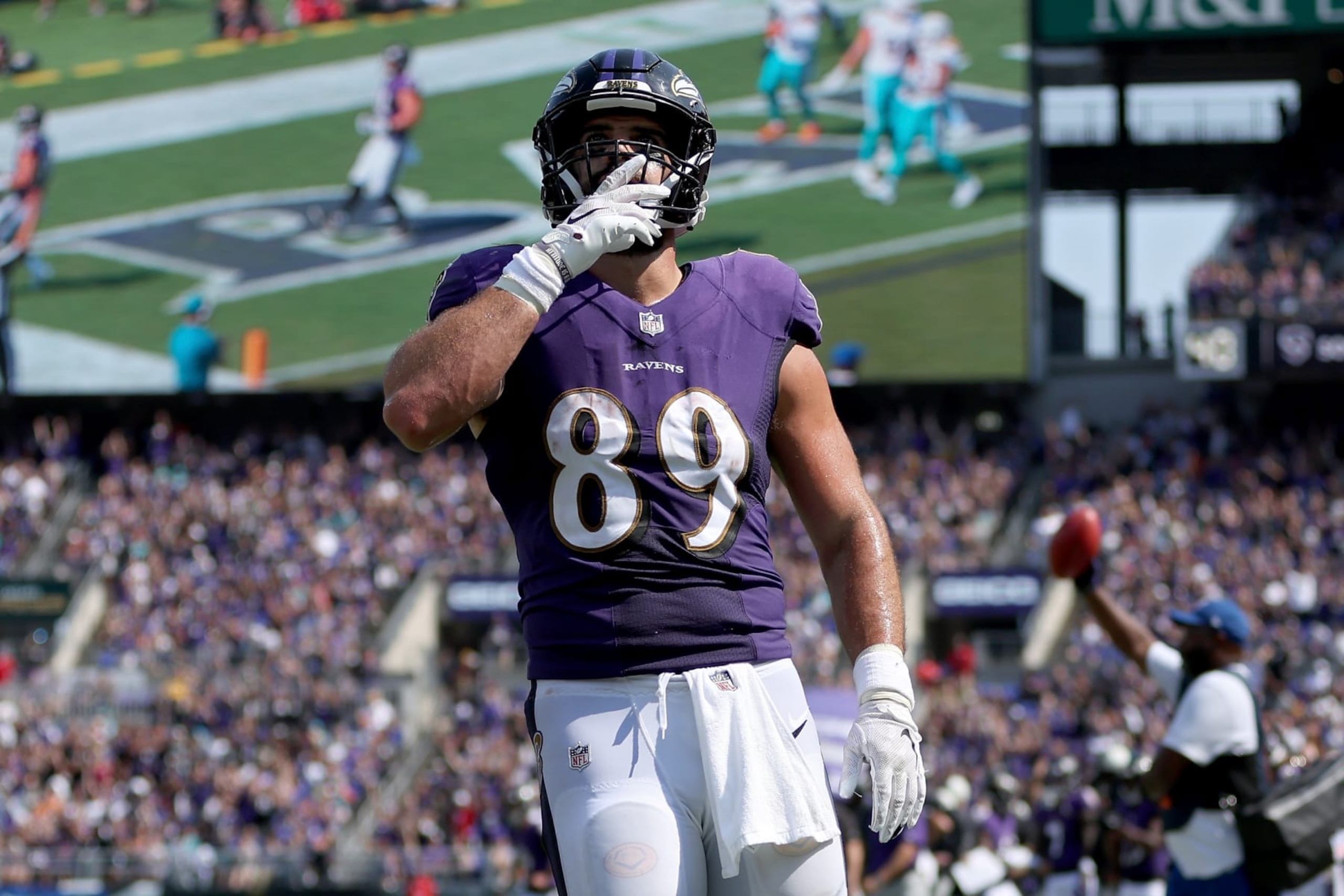 BALTIMORE, MARYLAND - SEPTEMBER 18: Mark Andrews #89 of the Baltimore Ravens celebrates a second quarter touchdown against the Miami Dolphins at M&T Bank Stadium on September 18, 2022 in Baltimore, Maryland. (Photo by Patrick Smith/Getty Images)