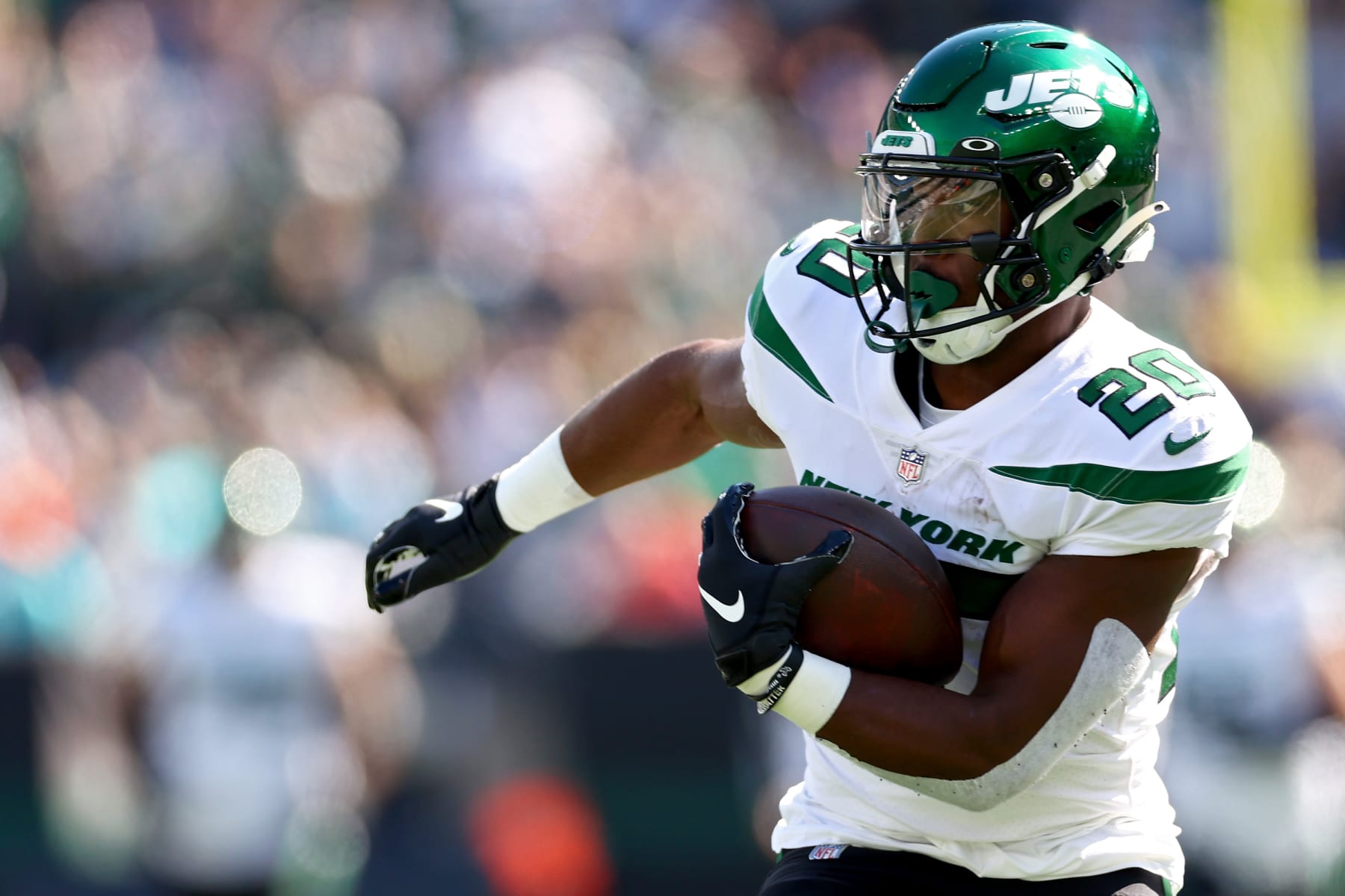 EAST RUTHERFORD, NEW JERSEY - OCTOBER 09: Breece Hall #20 of the New York Jets runs against the Miami Dolphins during the first quarter at MetLife Stadium on October 09, 2022 in East Rutherford, New Jersey. (Photo by Elsa/Getty Images)