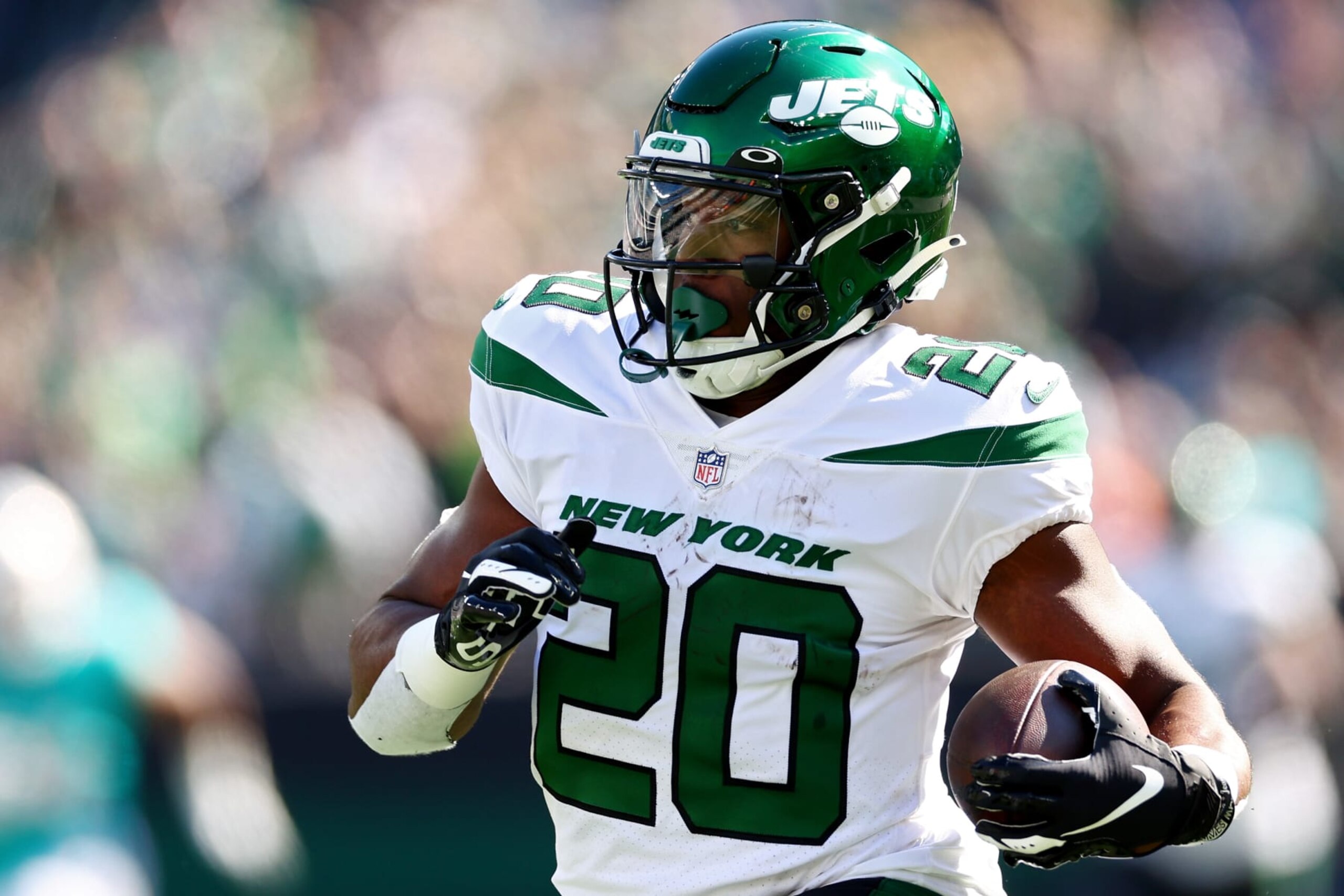EAST RUTHERFORD, NEW JERSEY - OCTOBER 09: Breece Hall #20 of the New York Jets runs against the Miami Dolphins during the first quarter at MetLife Stadium on October 09, 2022 in East Rutherford, New Jersey. (Photo by Elsa/Getty Images)