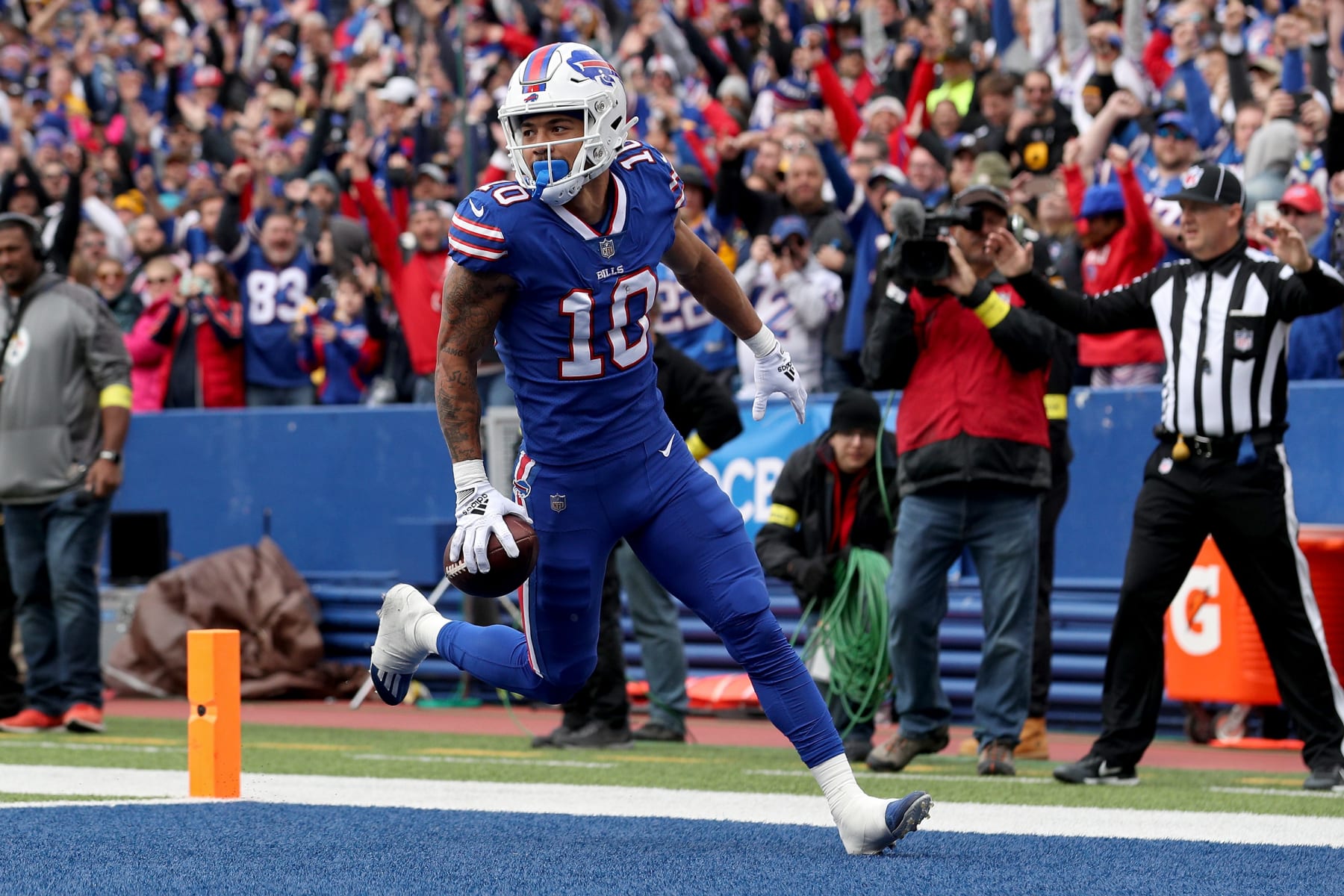 ORCHARD PARK, NEW YORK - OCTOBER 09: Khalil Shakir #10 of the Buffalo Bills scores a touchdown against the Pittsburgh Steelers during the second quarter at Highmark Stadium on October 09, 2022 in Orchard Park, New York. (Photo by Bryan M. Bennett/Getty Images)