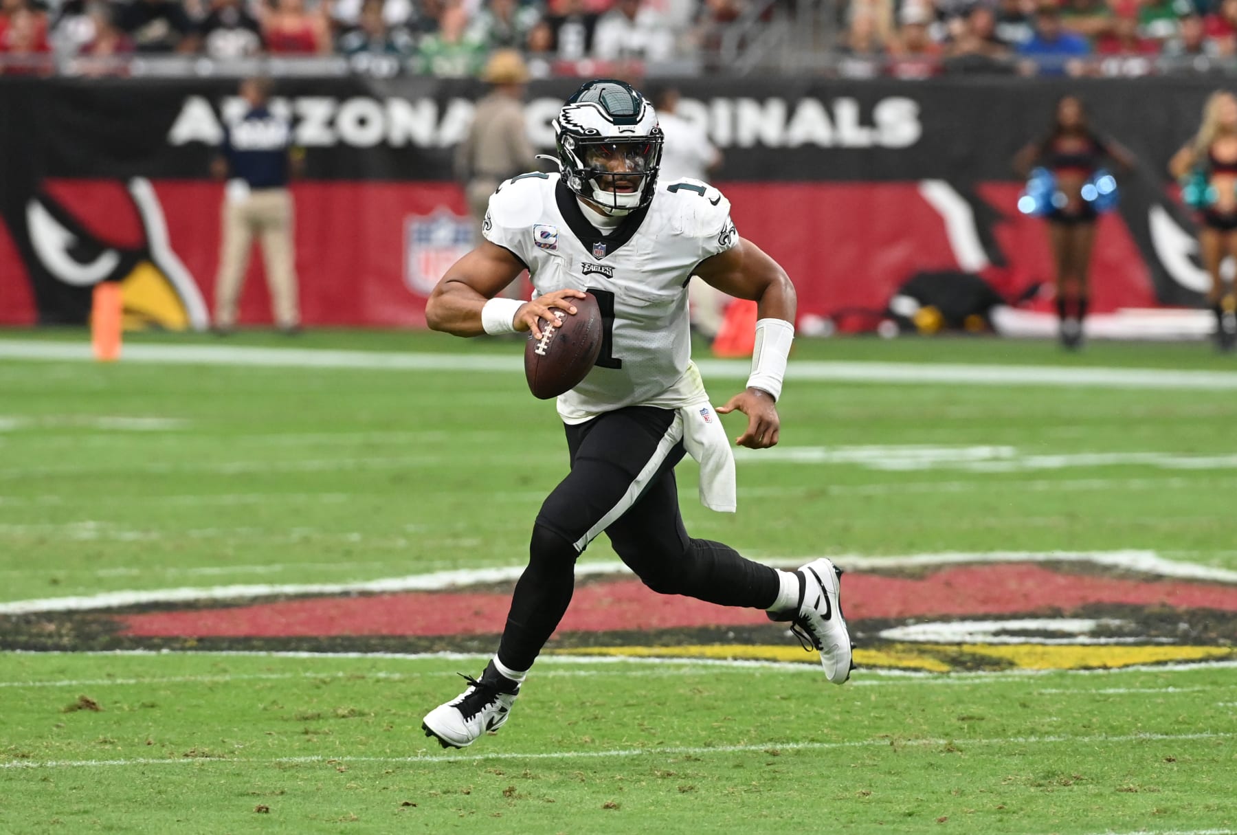 GLENDALE, ARIZONA - OCTOBER 09: Jalen Hurts #1 of the Philadelphia Eagles looks to throw the ball against the Arizona Cardinals at State Farm Stadium on October 09, 2022 in Glendale, Arizona. (Photo by Norm Hall/Getty Images)