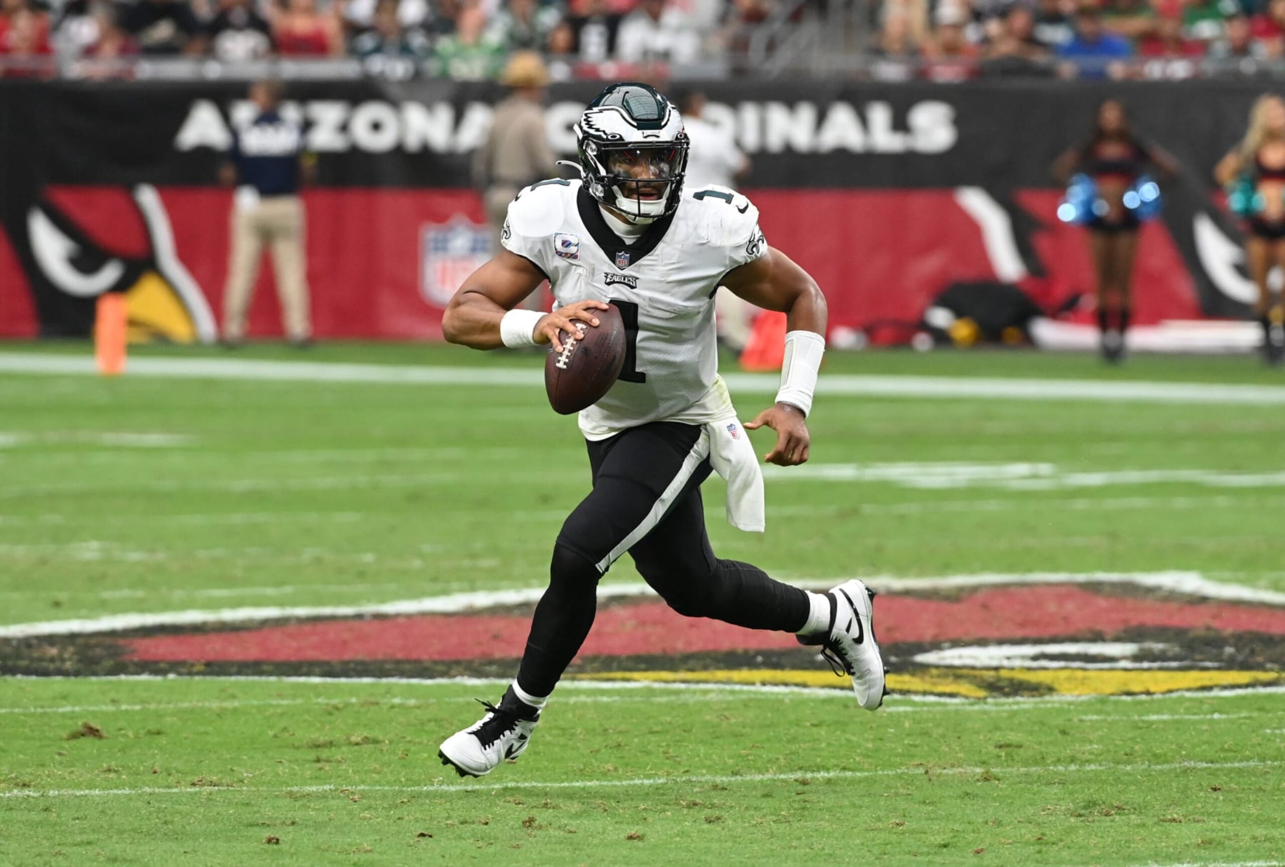 GLENDALE, ARIZONA - OCTOBER 09: Jalen Hurts #1 of the Philadelphia Eagles looks to throw the ball against the Arizona Cardinals at State Farm Stadium on October 09, 2022 in Glendale, Arizona. (Photo by Norm Hall/Getty Images)