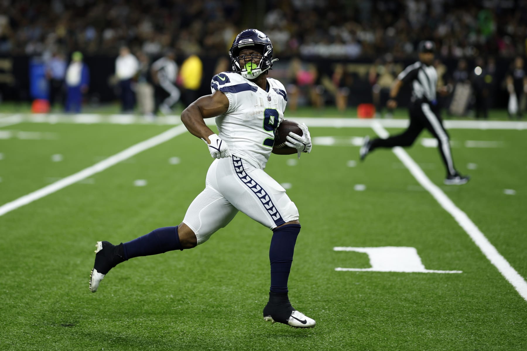 NEW ORLEANS, LOUISIANA - OCTOBER 09: Kenneth Walker III #9 of the Seattle Seahawks looks back as he runs for a touchdown against the New Orleans Saints at Caesars Superdome on October 09, 2022 in New Orleans, Louisiana. (Photo by Chris Graythen/Getty Images)