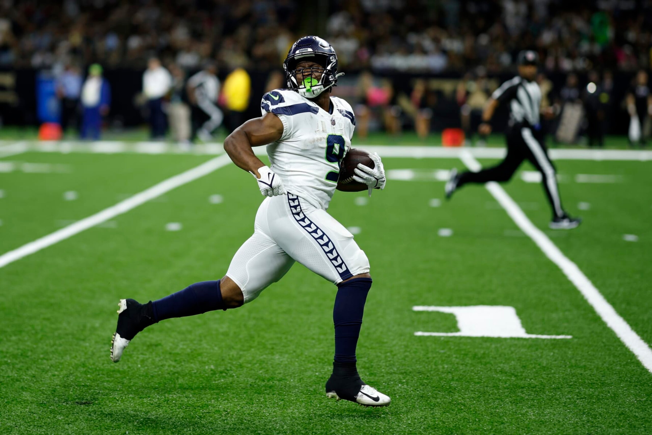 NEW ORLEANS, LOUISIANA - OCTOBER 09: Kenneth Walker III #9 of the Seattle Seahawks looks back as he runs for a touchdown against the New Orleans Saints at Caesars Superdome on October 09, 2022 in New Orleans, Louisiana. (Photo by Chris Graythen/Getty Images)