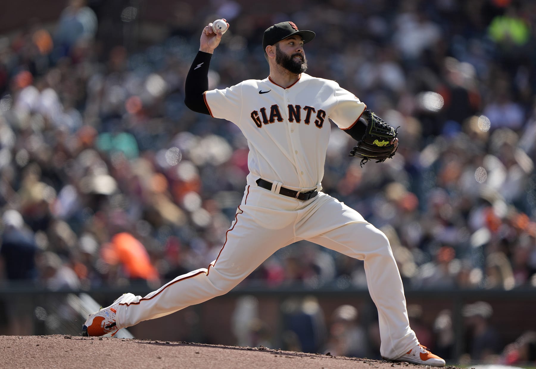 SAN FRANCISCO, CALIFORNIA - OCTOBER 01: Jakob Junis #34 of the San Francisco Giants pitches against the Arizona Diamondbacks in the top of the second inning at Oracle Park on October 01, 2022 in San Francisco, California. (Photo by Thearon W. Henderson/Getty Images)
